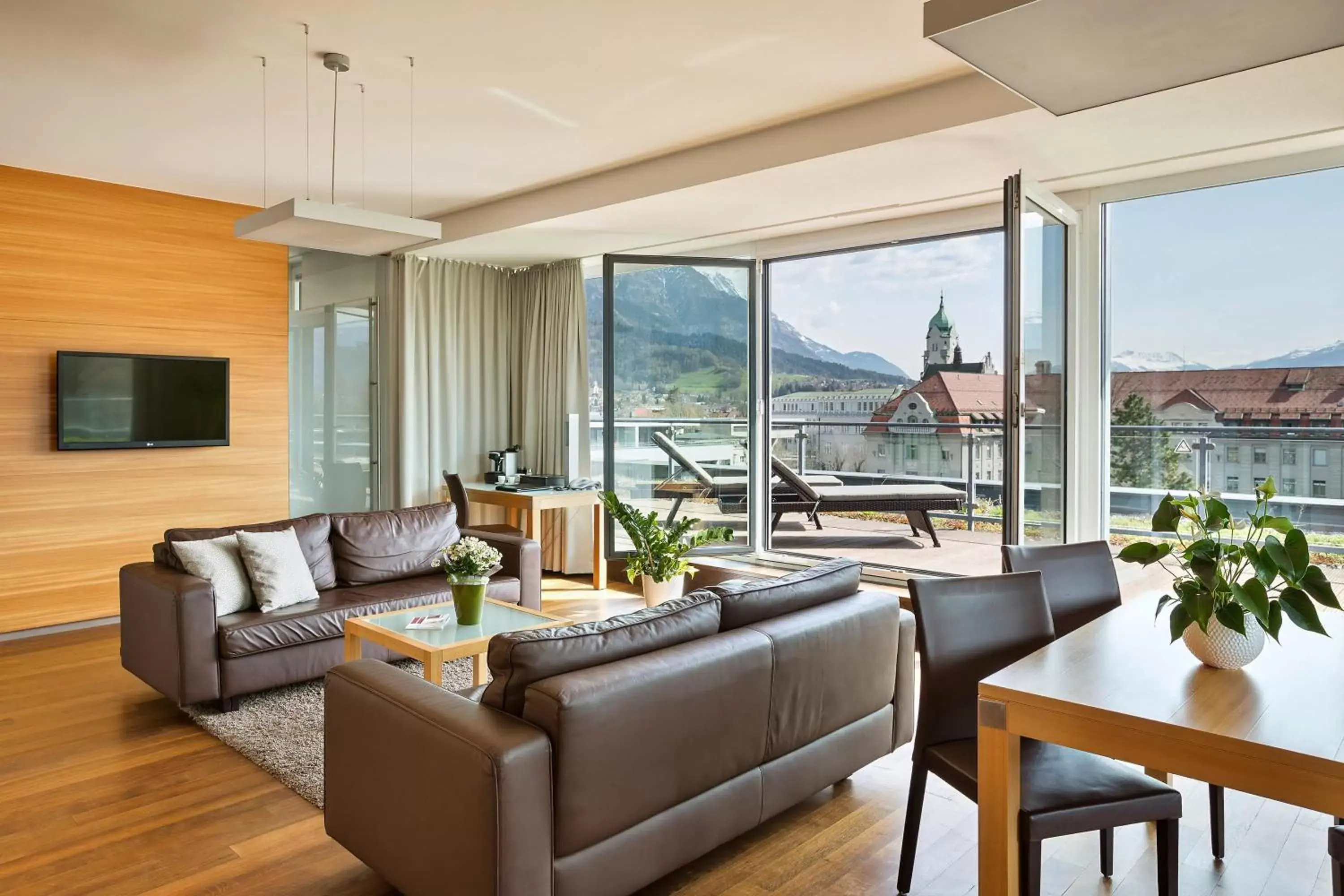 Photo of the whole room, Seating Area in Austria Trend Hotel Congress Innsbruck