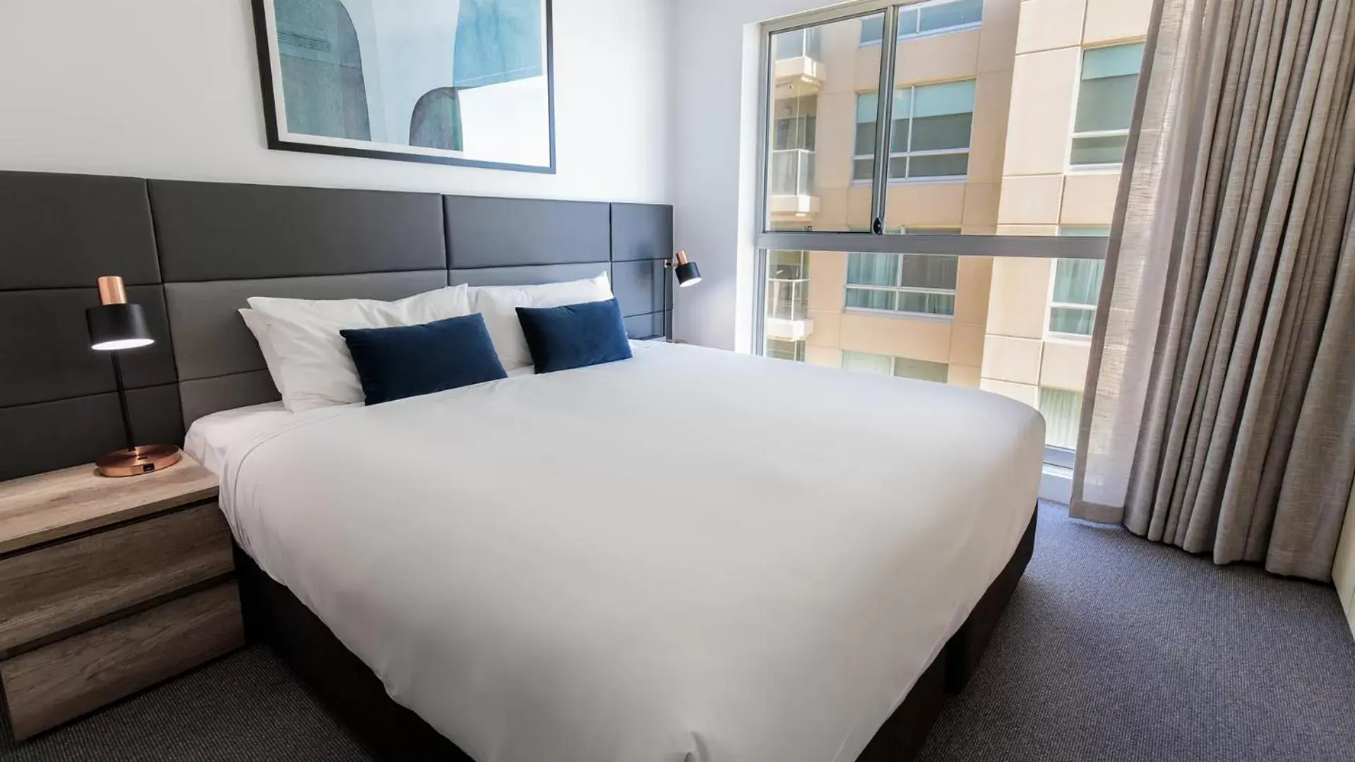 Bedroom, Bed in Oaks Glenelg Plaza Pier Suites