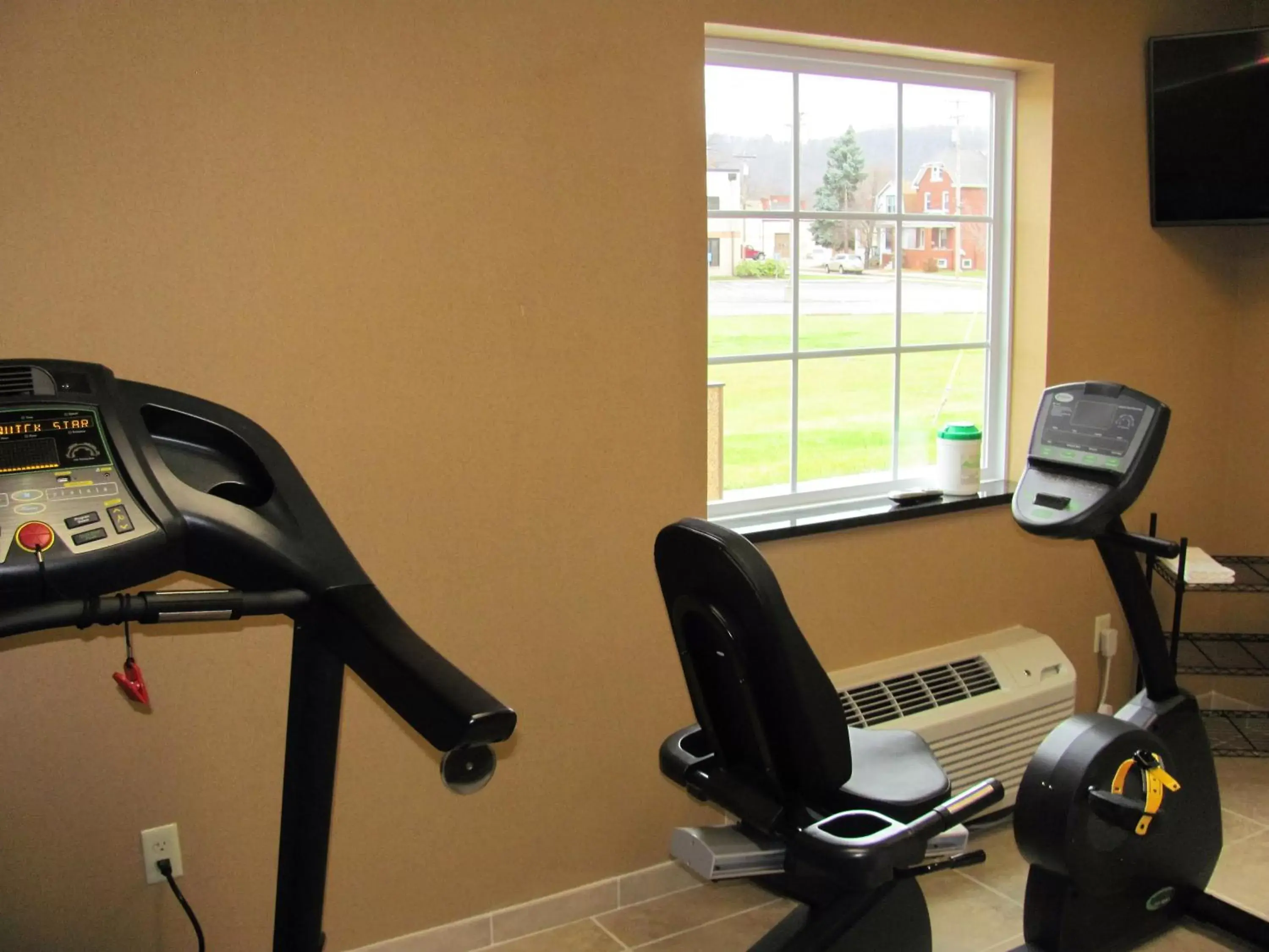 Fitness centre/facilities in Cobblestone Inn & Suites - Ambridge