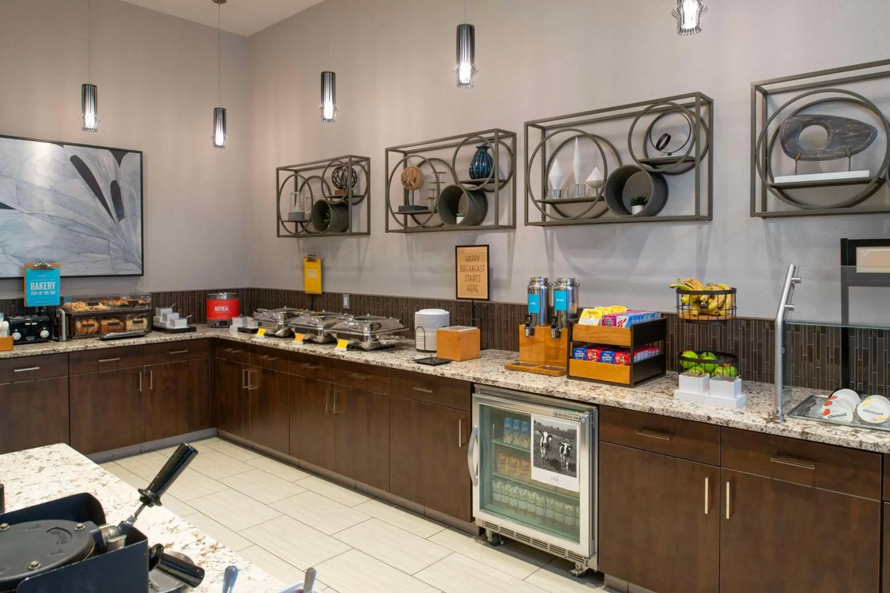 Breakfast in Hampton Inn & Suites Portsmouth Downtown Breakfast in Hampton Inn & Suites Portsmouth Downtown