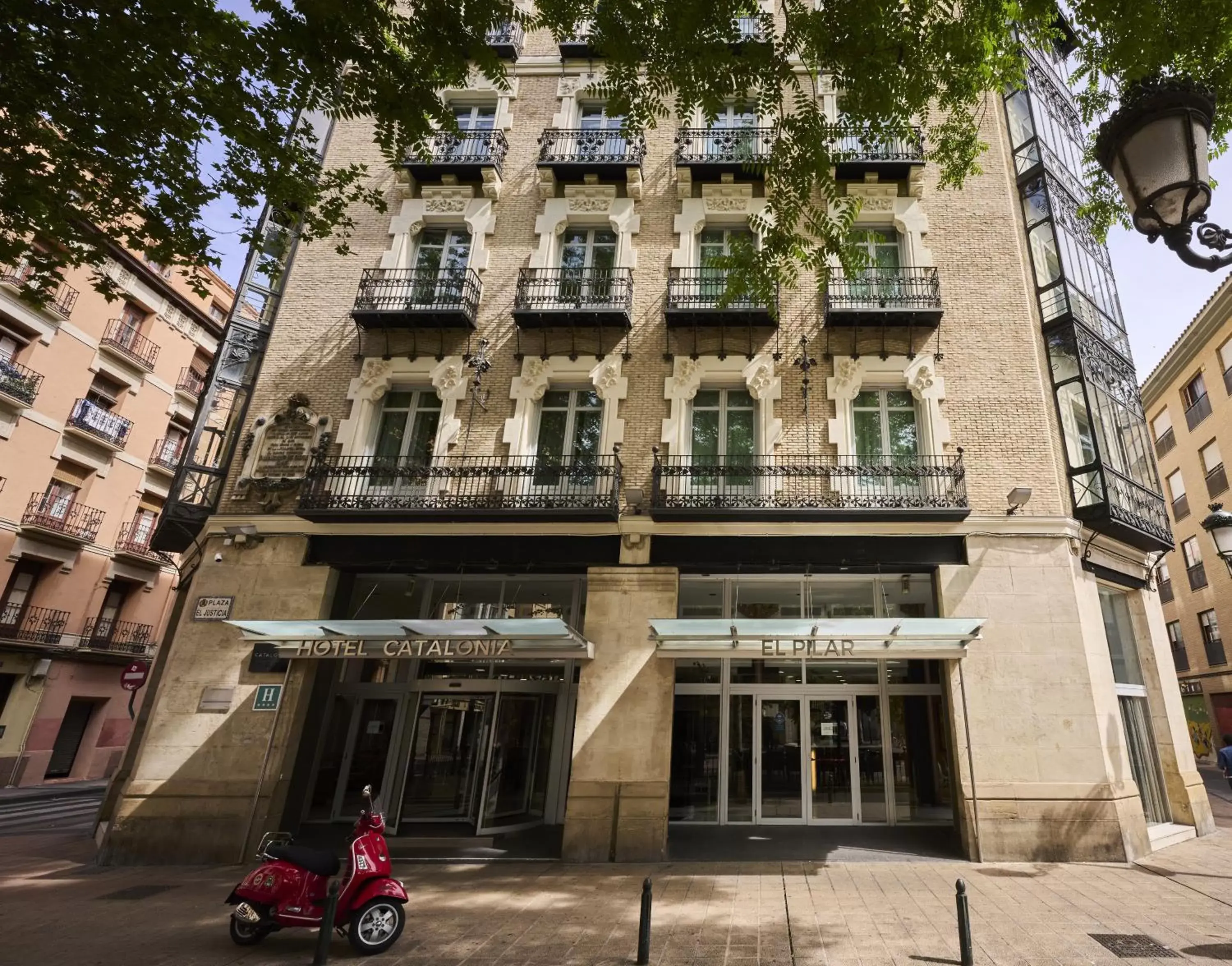 Facade/entrance, Property Building in Catalonia El Pilar