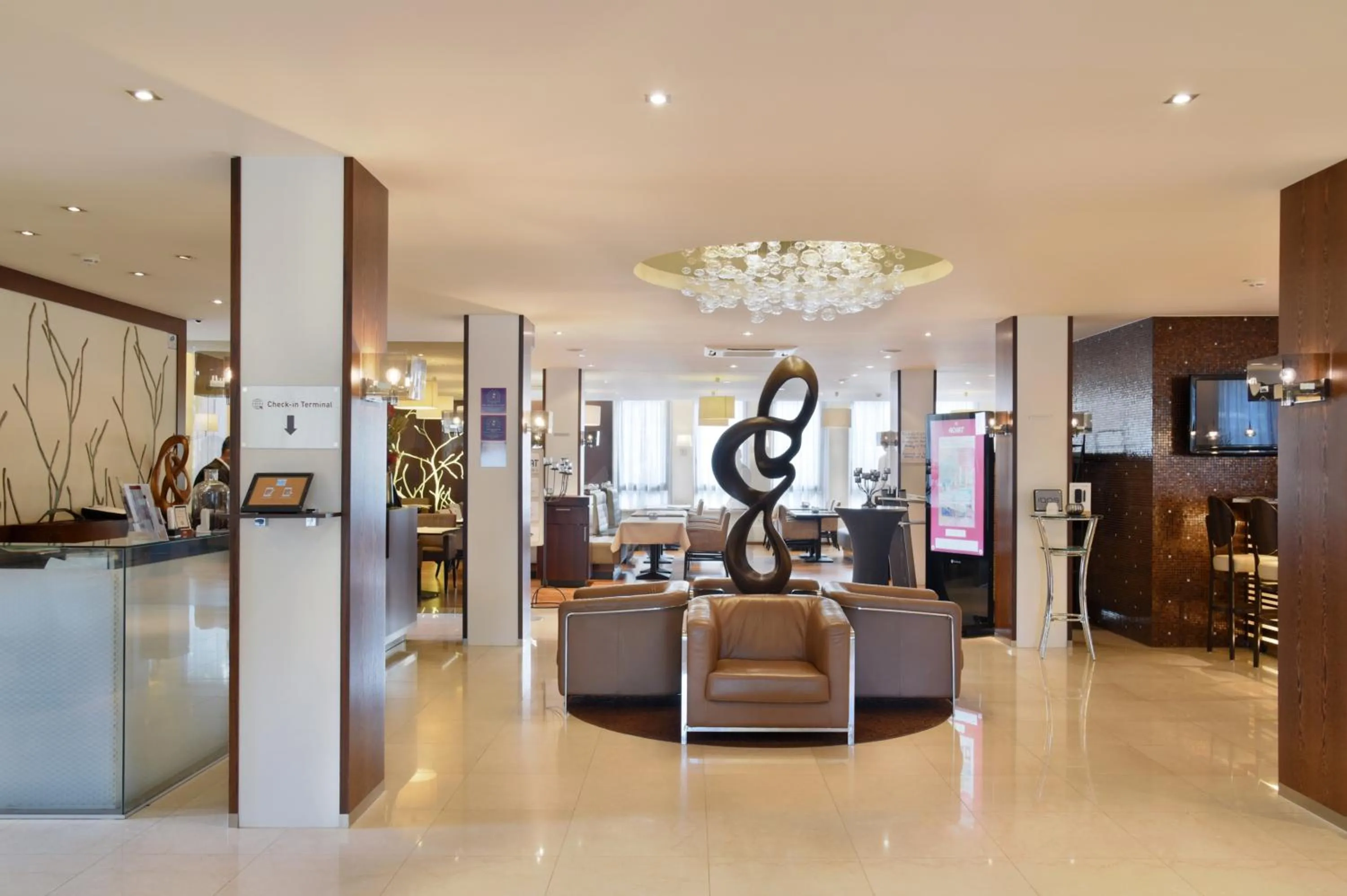 Lobby or reception in ACHAT Hotel München Süd