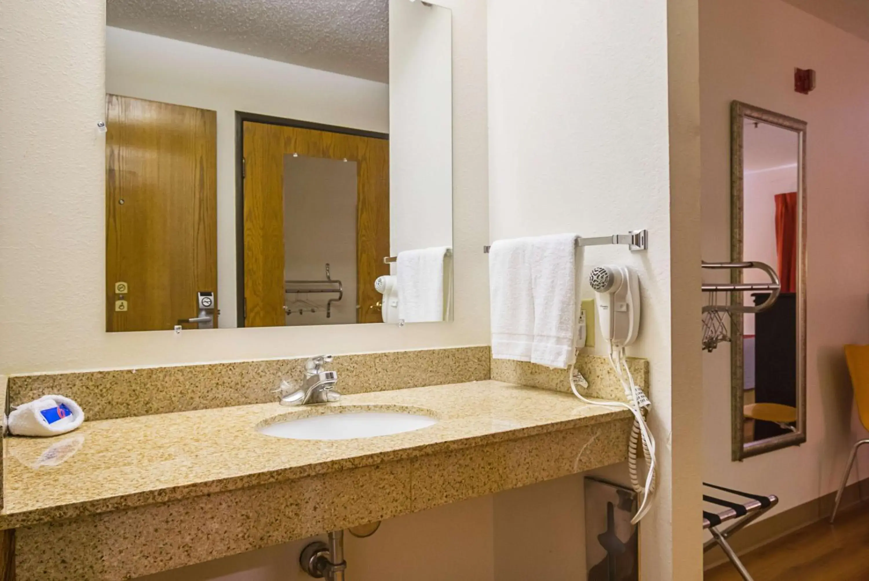 Bathroom in Motel 6-Waterloo, IA - Crossroads Mall - Cedar Falls