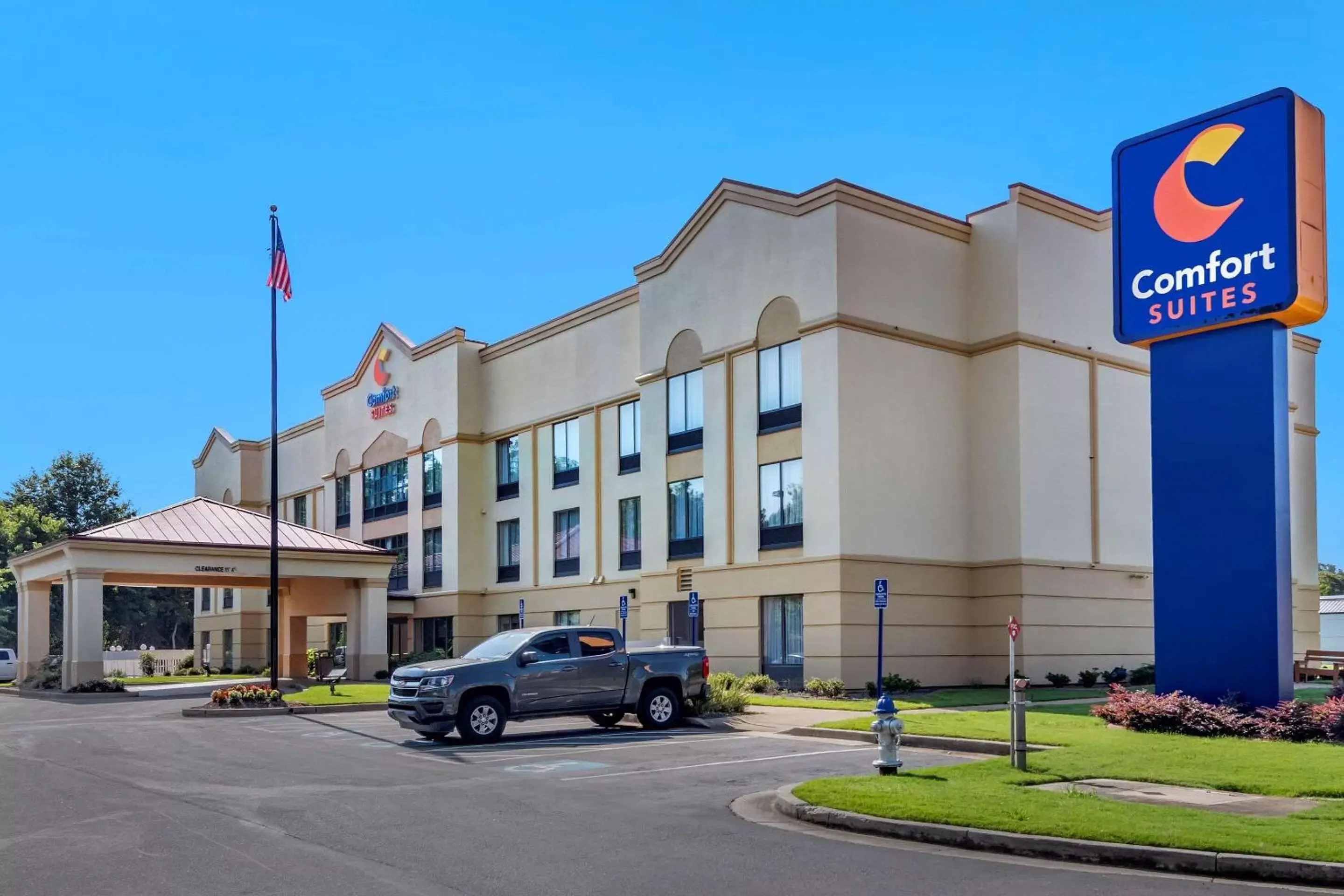 Property Building in Comfort Suites Woodstock