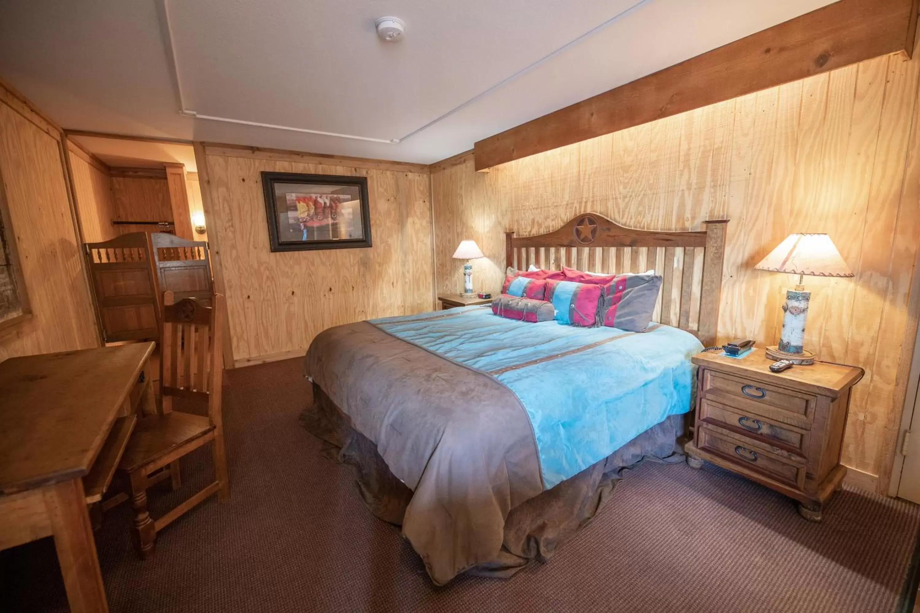 Bedroom, Bed in The Big Texan Motel