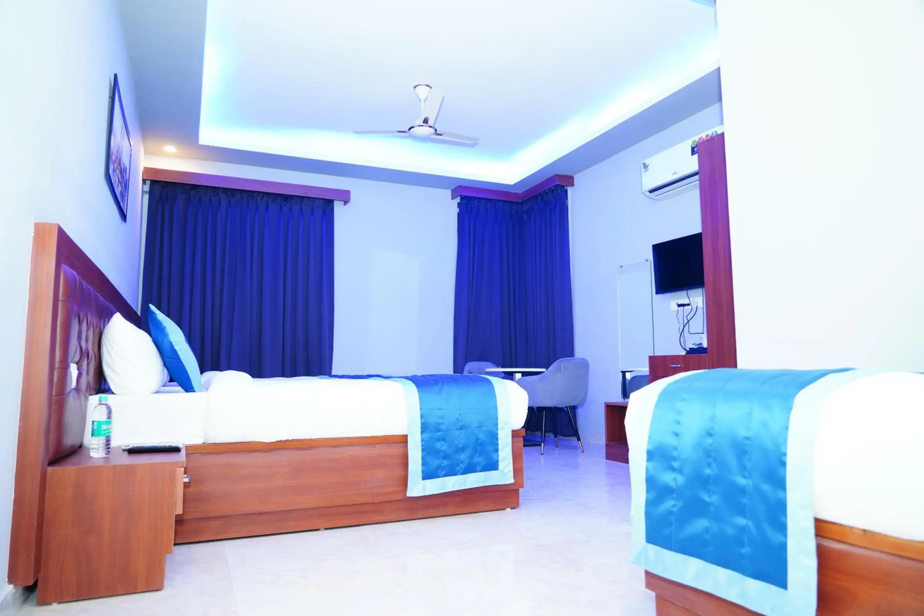 Bed in ExpoMart Inn