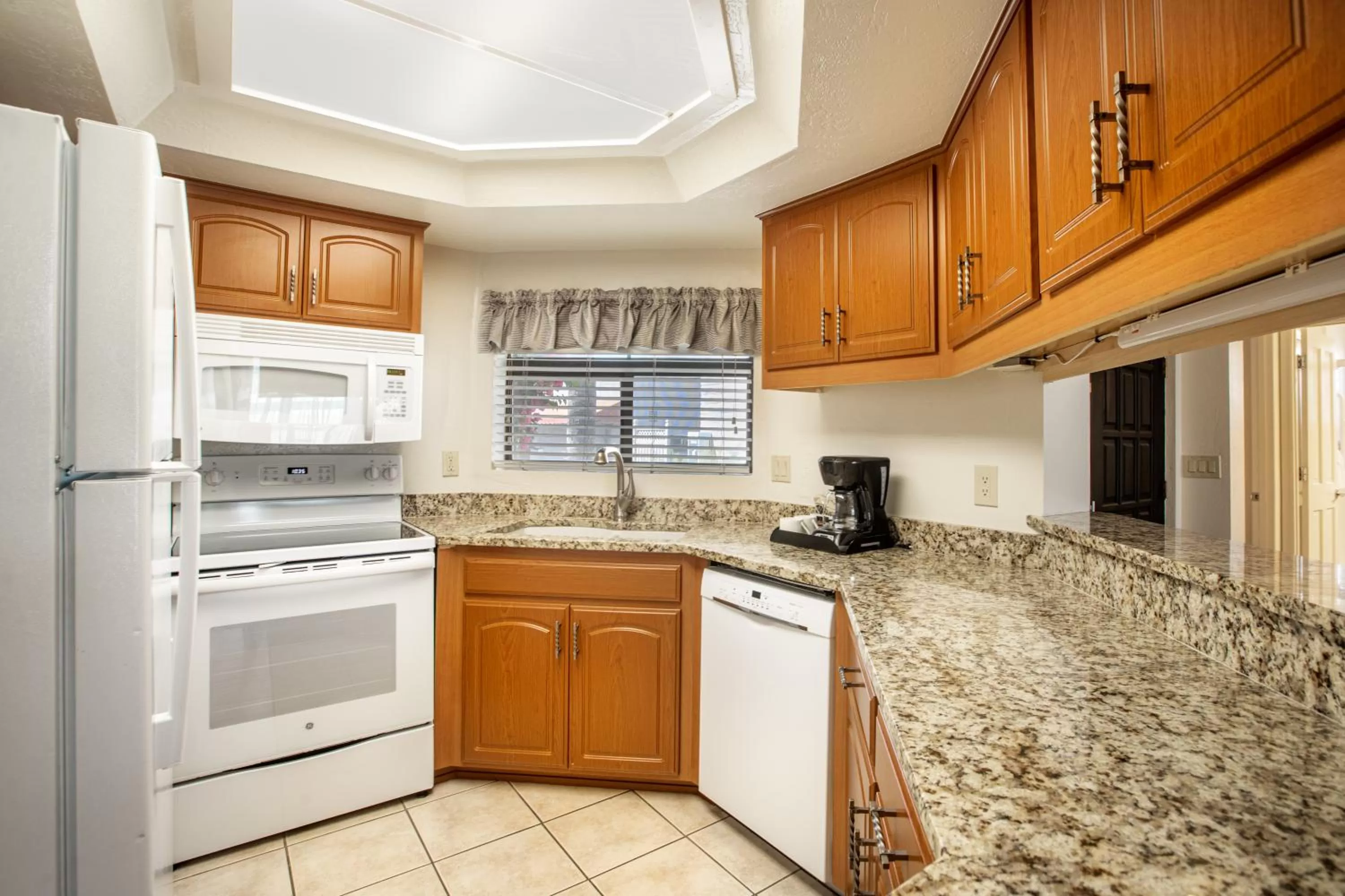Coffee/tea facilities in Scottsdale Camelback Resort