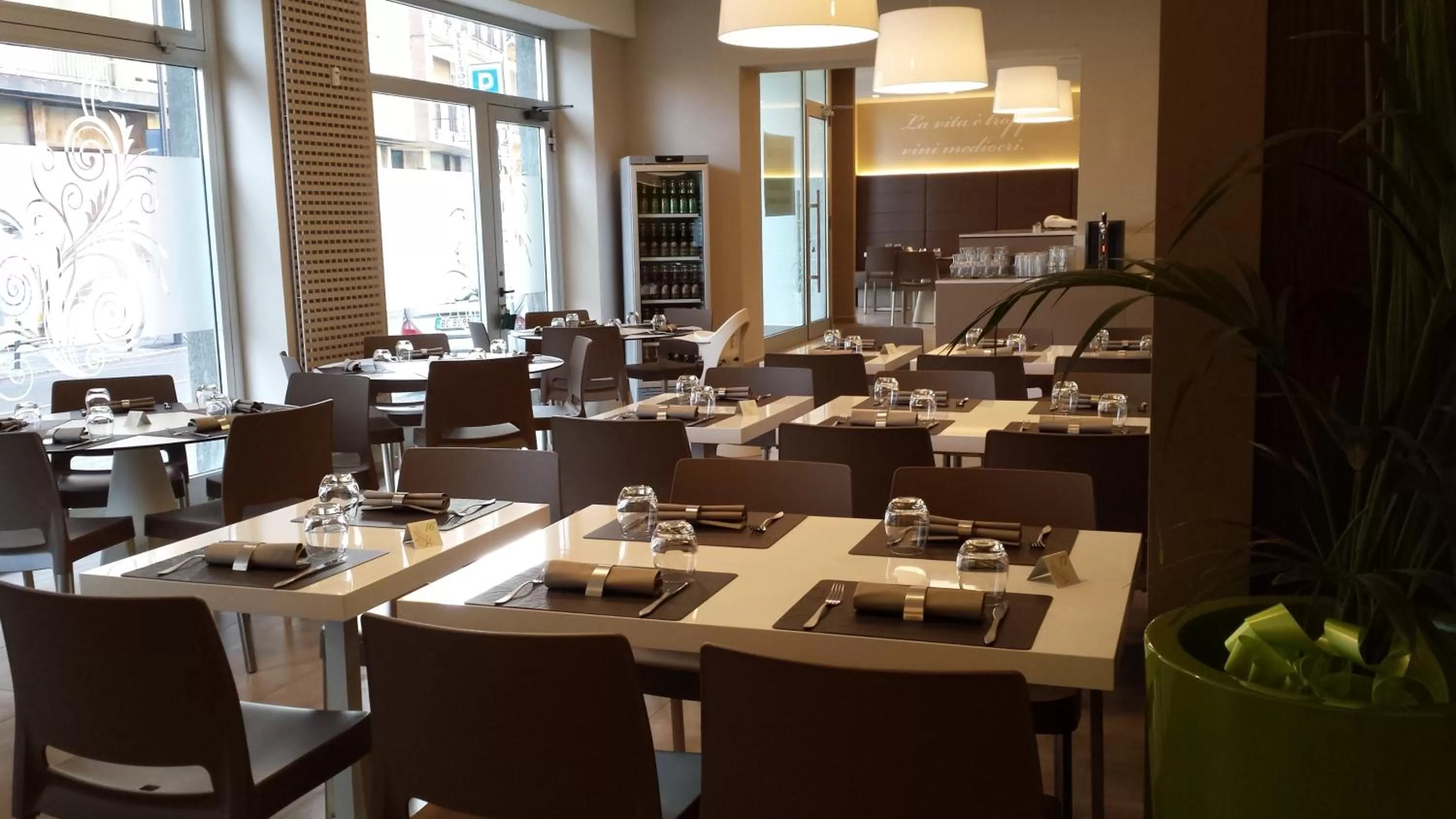 Restaurant/places to eat in Hotel Emiliana