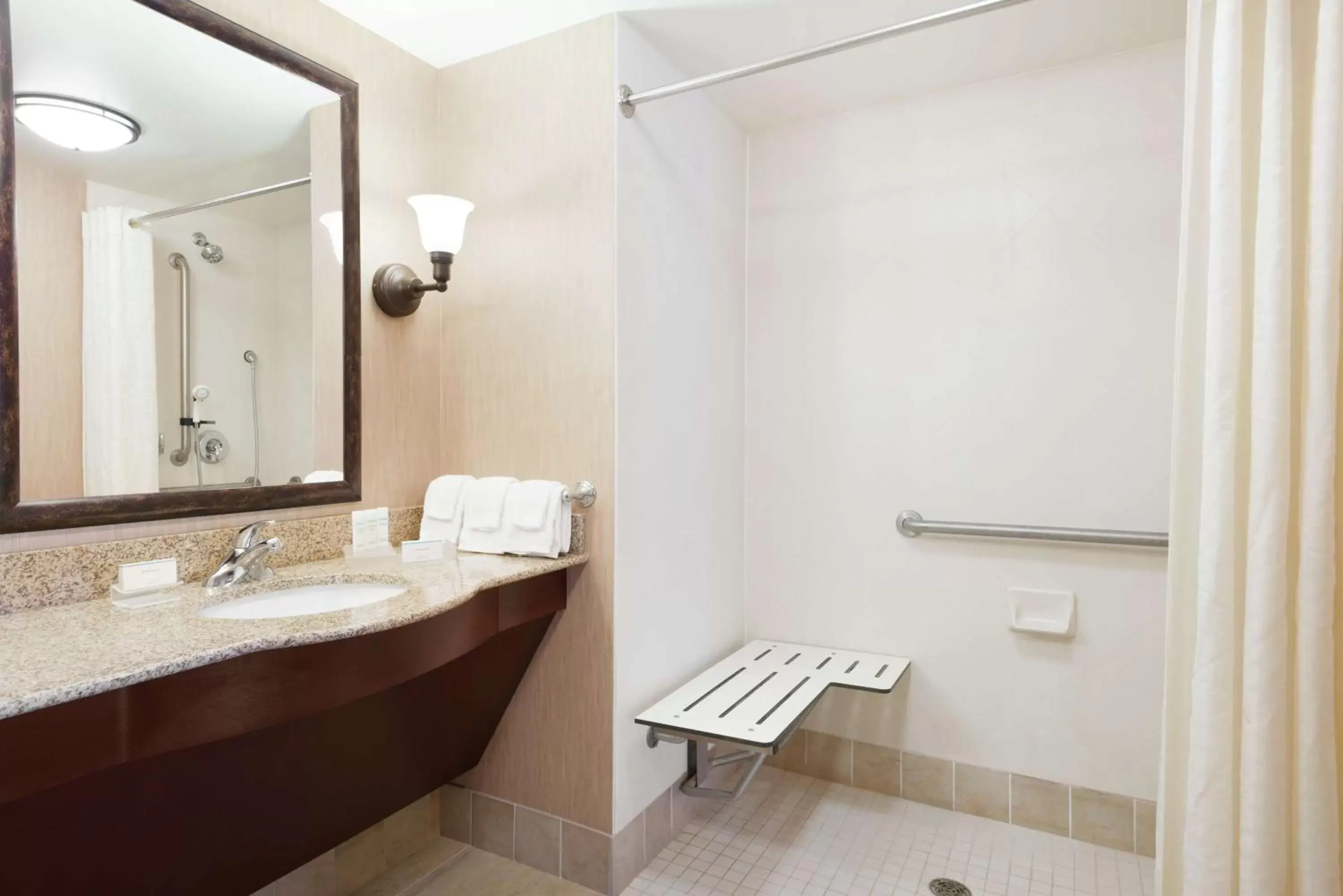Bathroom in Homewood Suites New Brighton