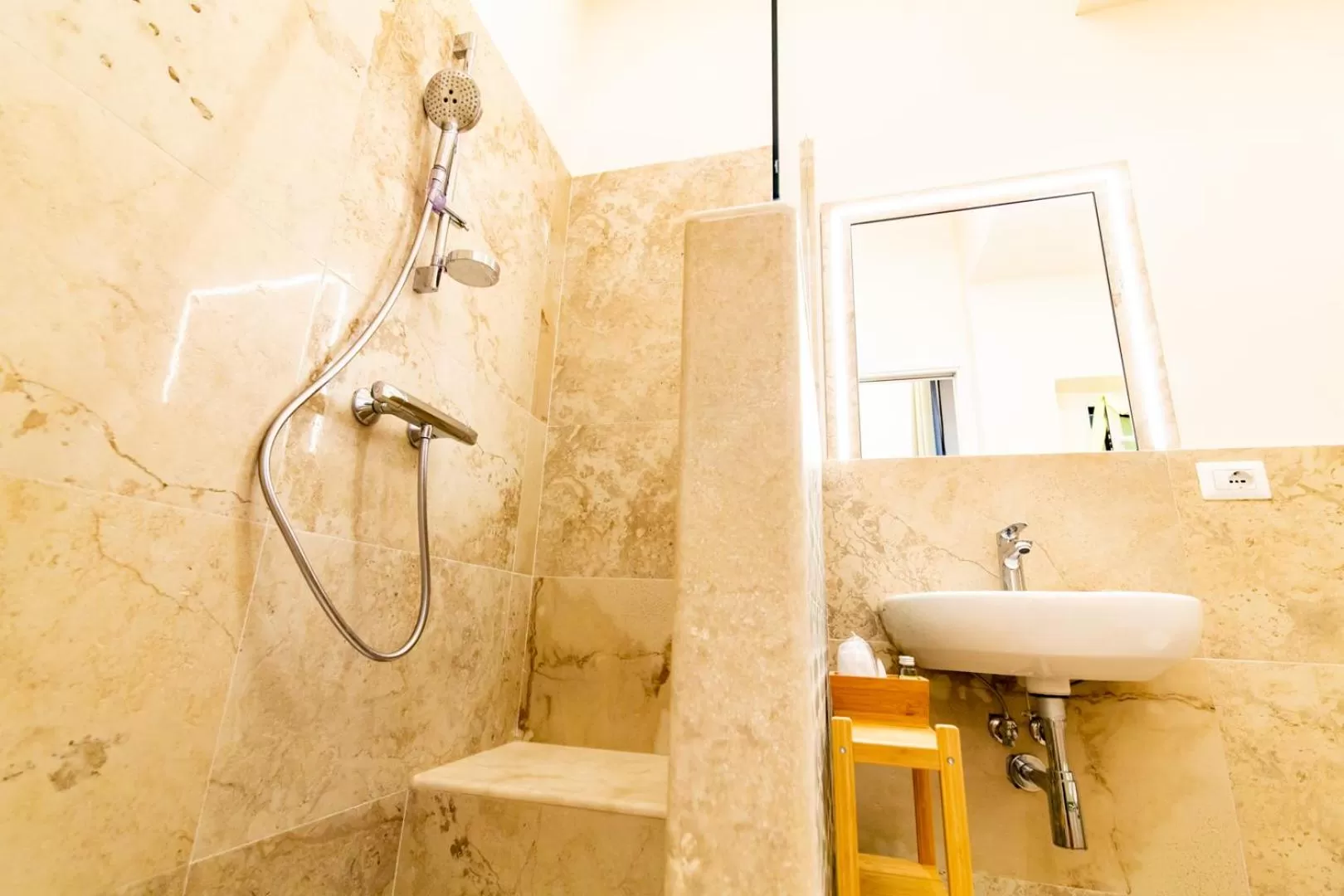 Bathroom in Migliori Olive Ascolane beds