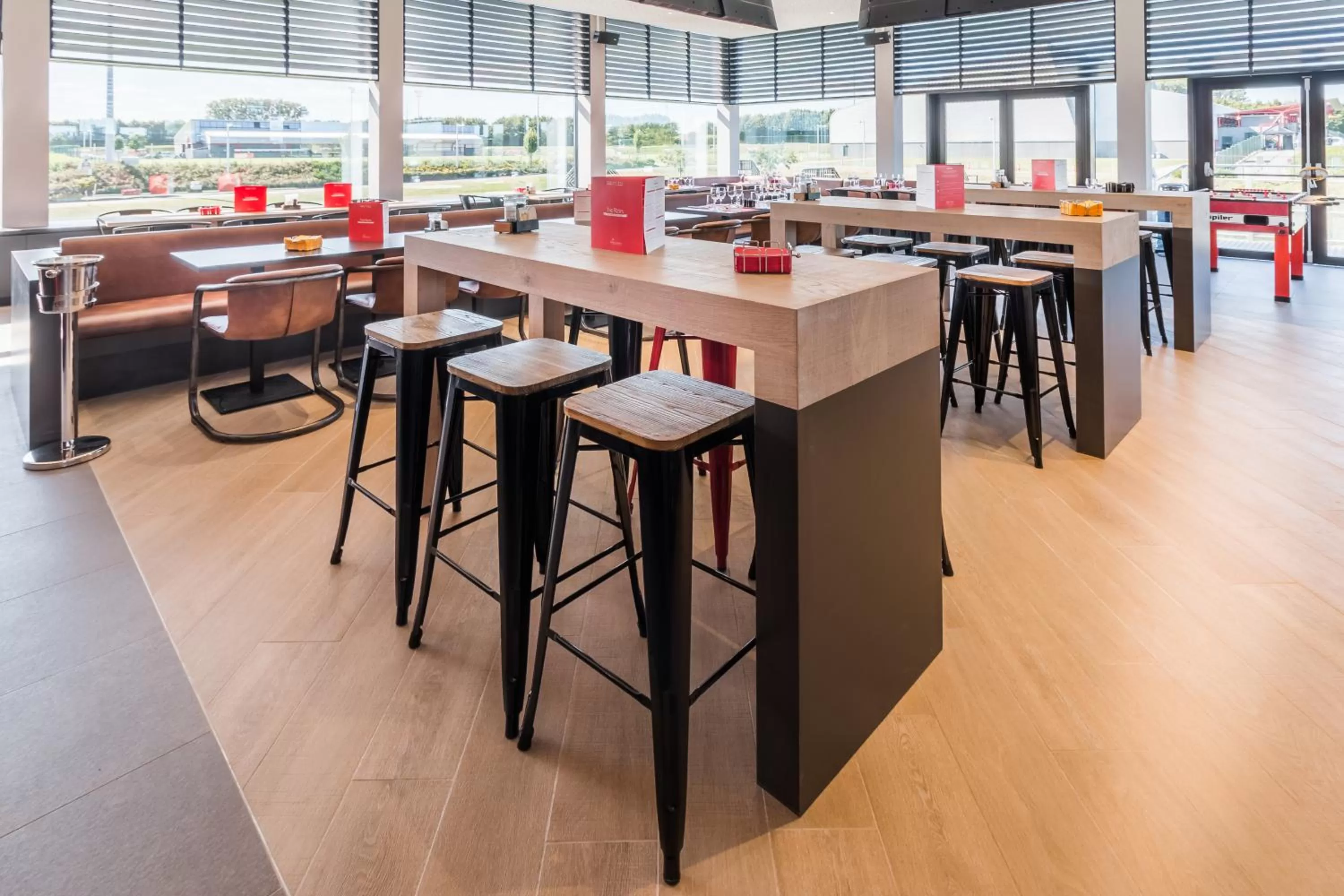 Restaurant/places to eat in Martin's Red