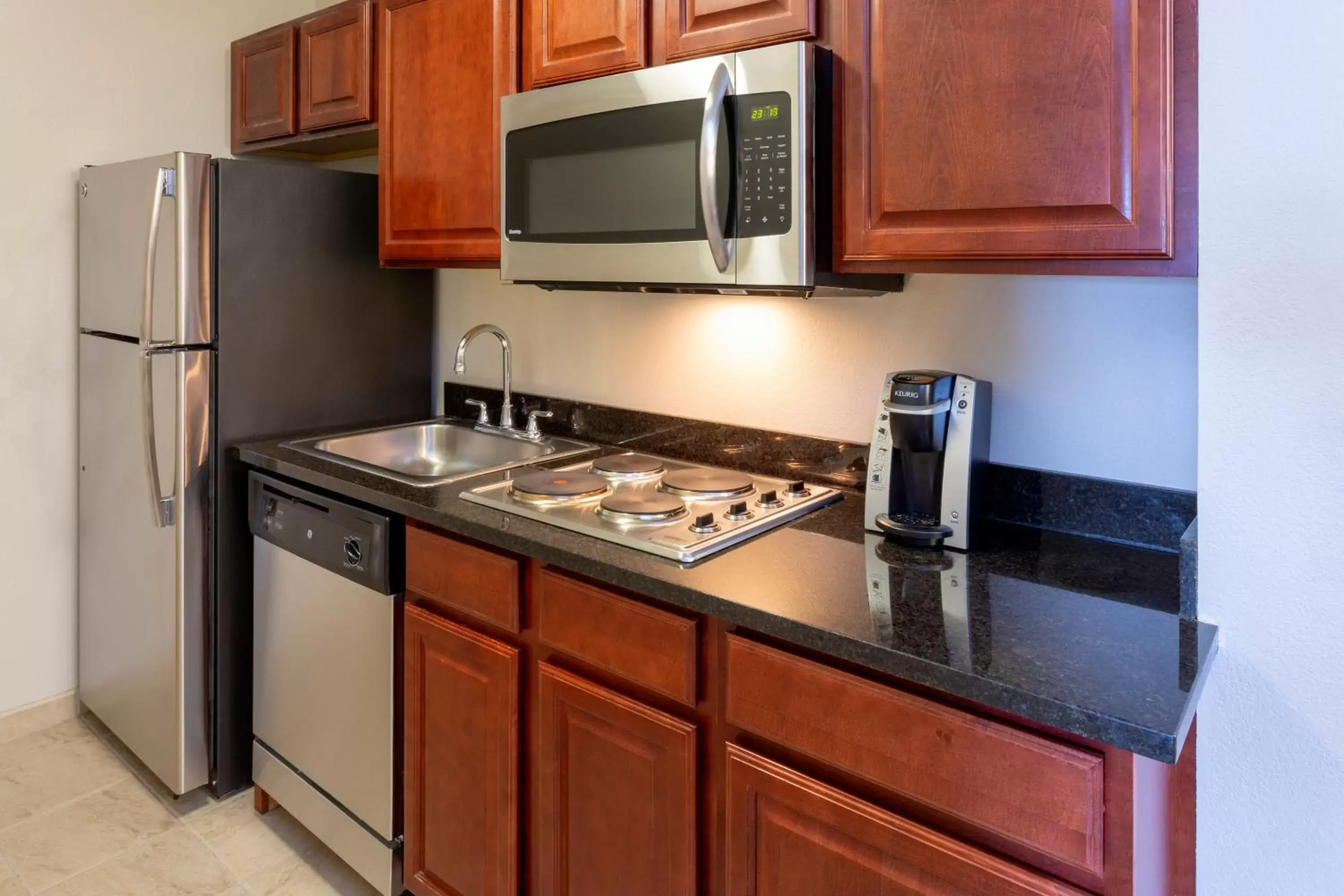 Photo of the whole room, Kitchen/Kitchenette in Holiday Inn Express Hotel & Suites-St. Paul, an IHG Hotel