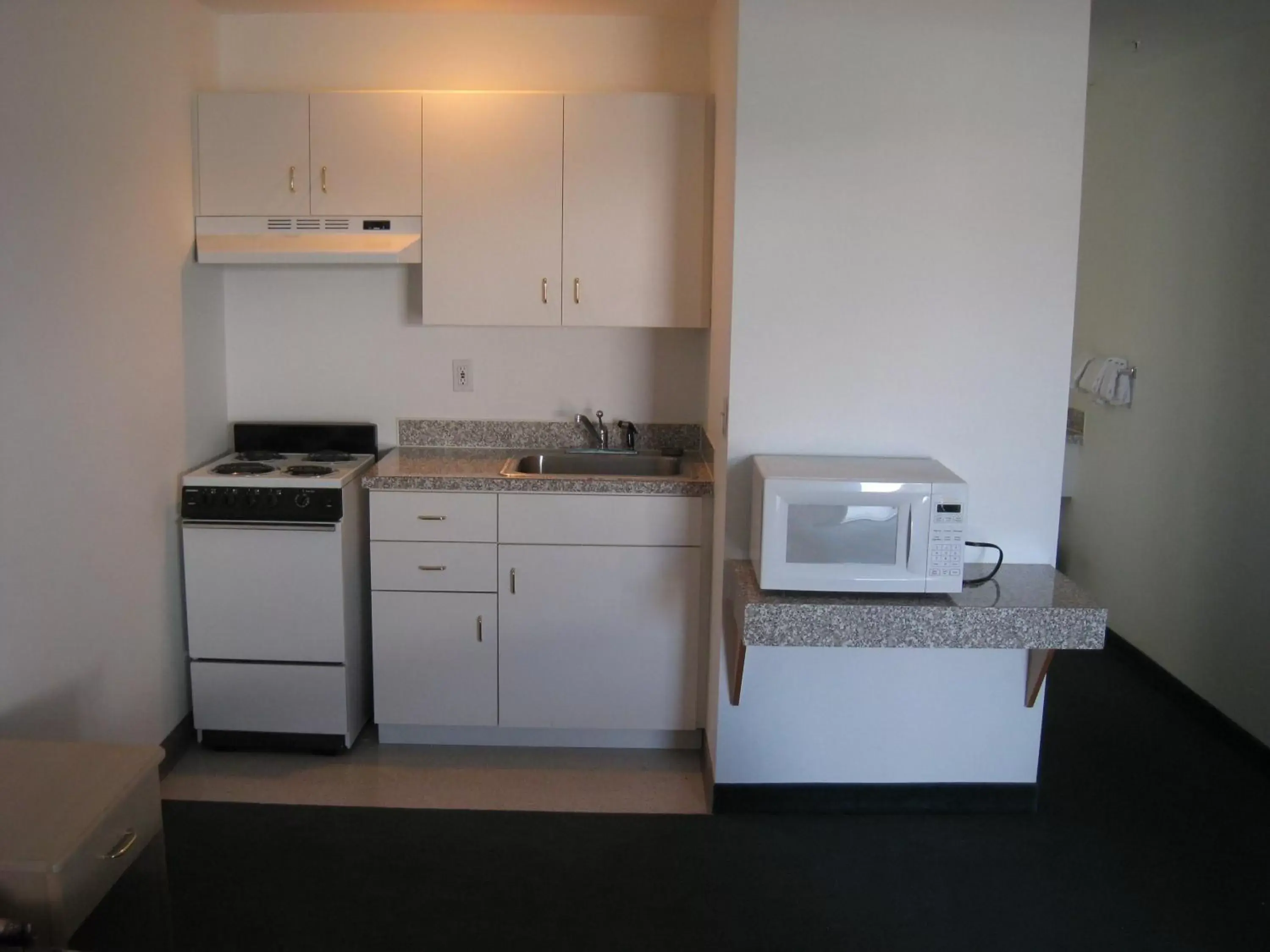 Decorative detail, Kitchen/Kitchenette in Crown Inn