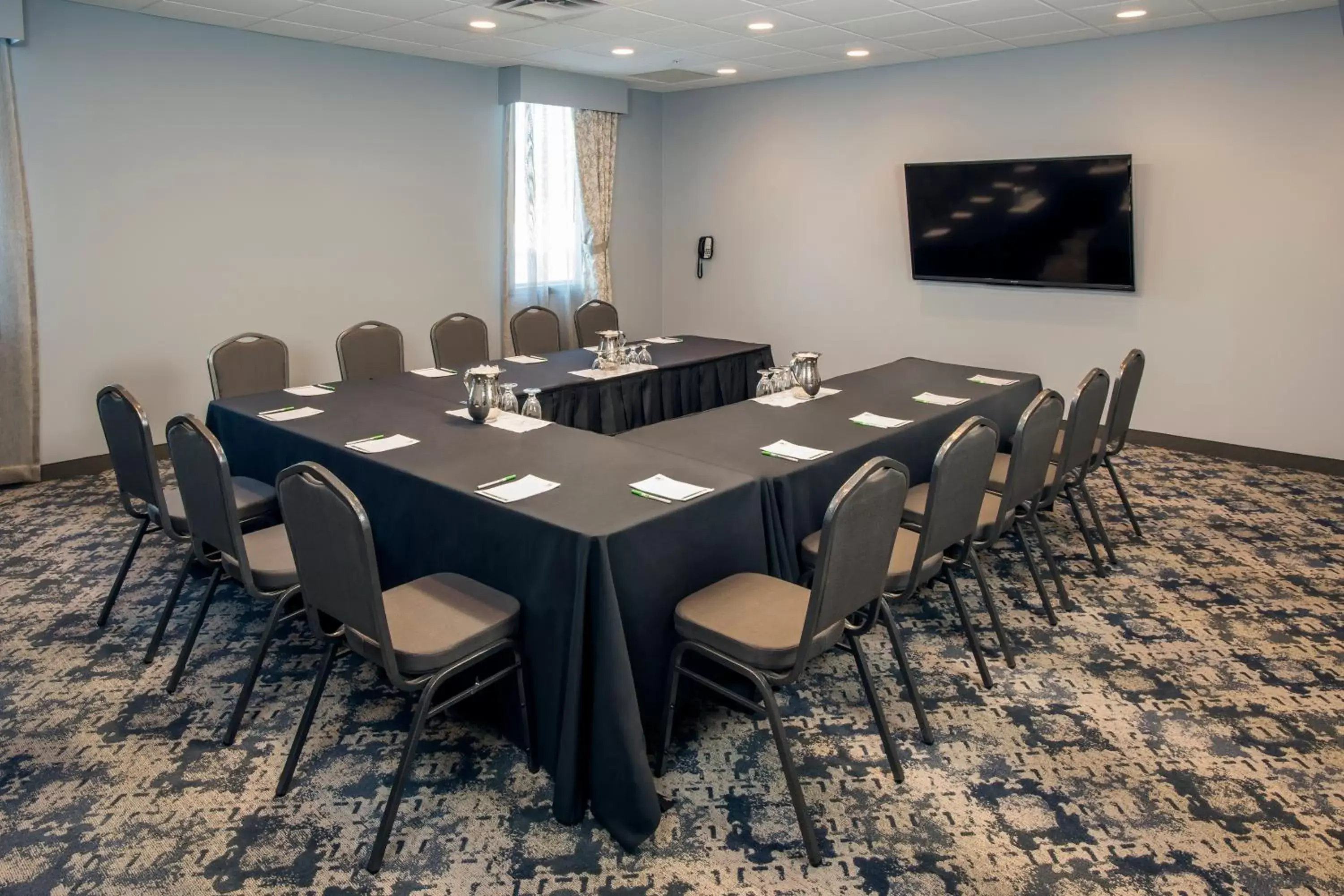 Meeting/conference room in Holiday Inn Conference Centre Edmonton South, an IHG Hotel