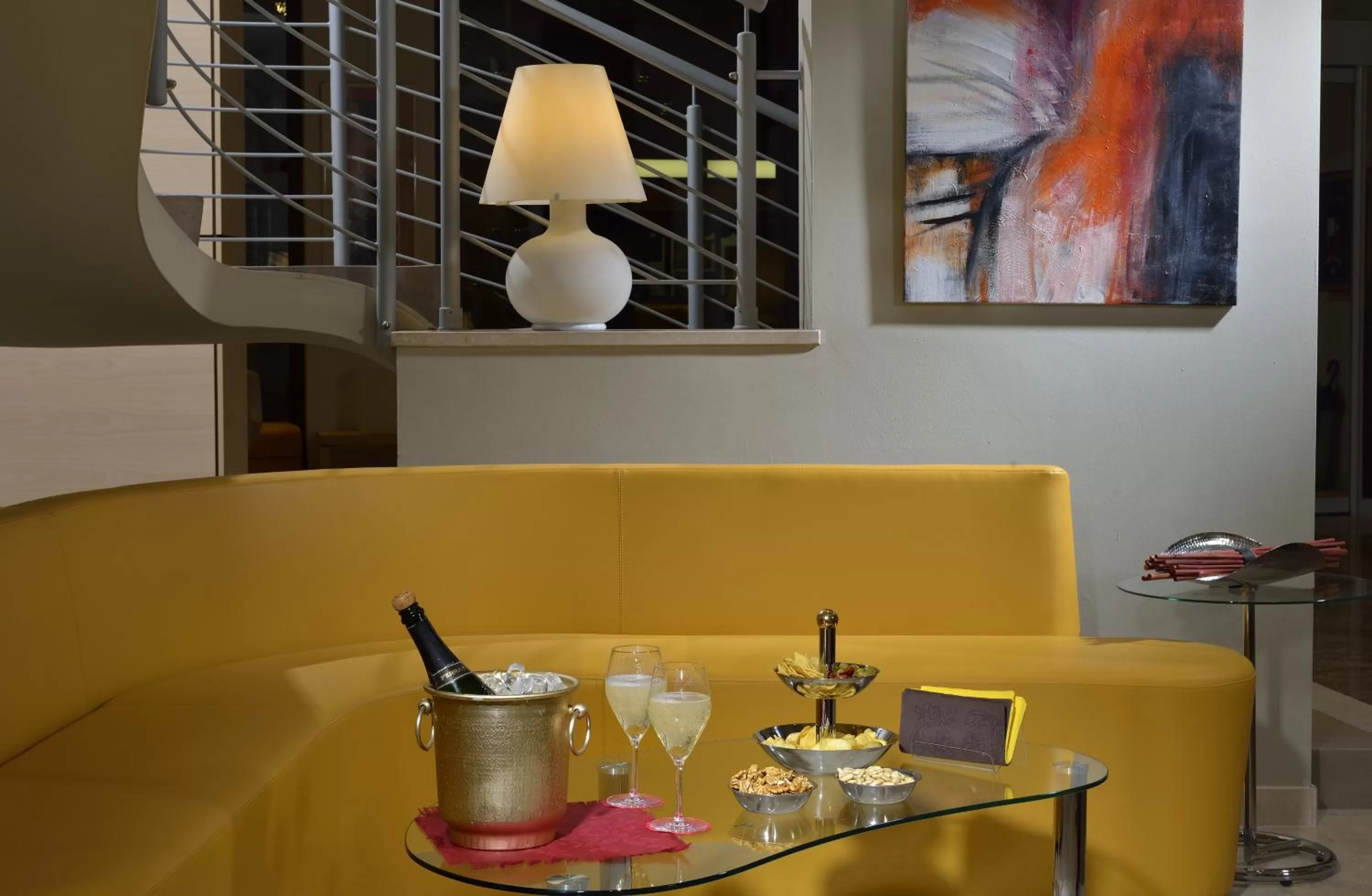 Communal lounge/ TV room in Hotel Carlton