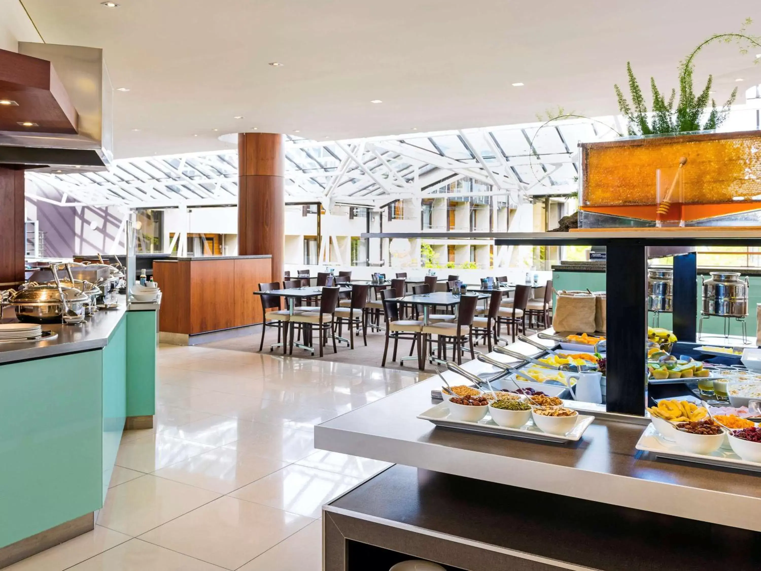 Restaurant/Places to Eat in Novotel Queenstown Lakeside