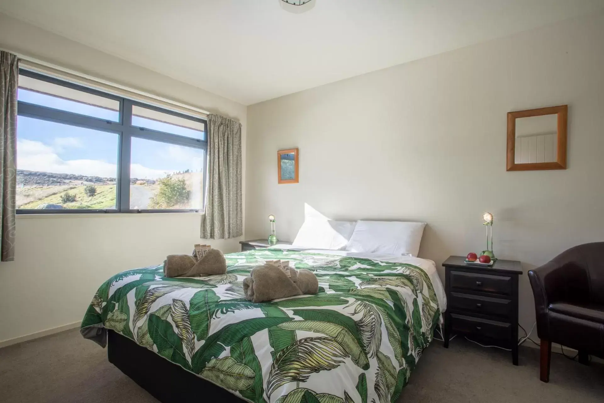 Deluxe Double Room with Bath in Loch Vista Bed & Breakfast Deluxe Double Room with Bath in Loch Vista Bed & Breakfast