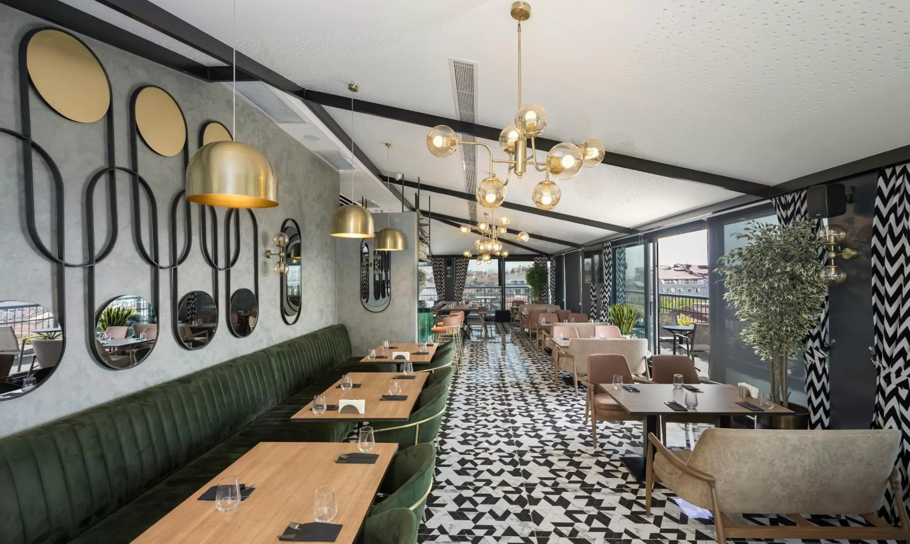 Restaurant/Places to Eat in Ramada Encore by Wyndham Istanbul Sisli