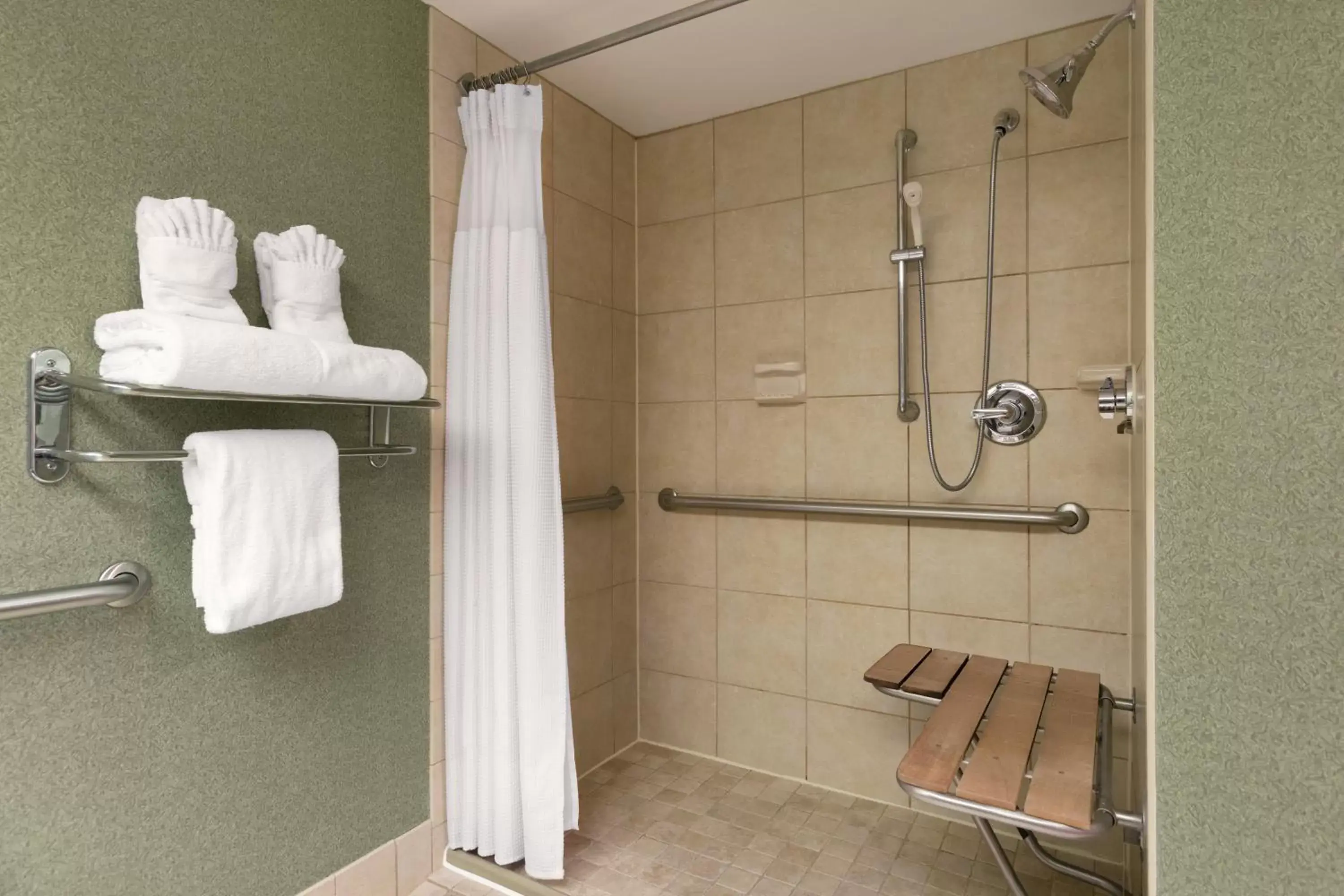 Bathroom in Crowne Plaza Auburn Hills, an IHG Hotel