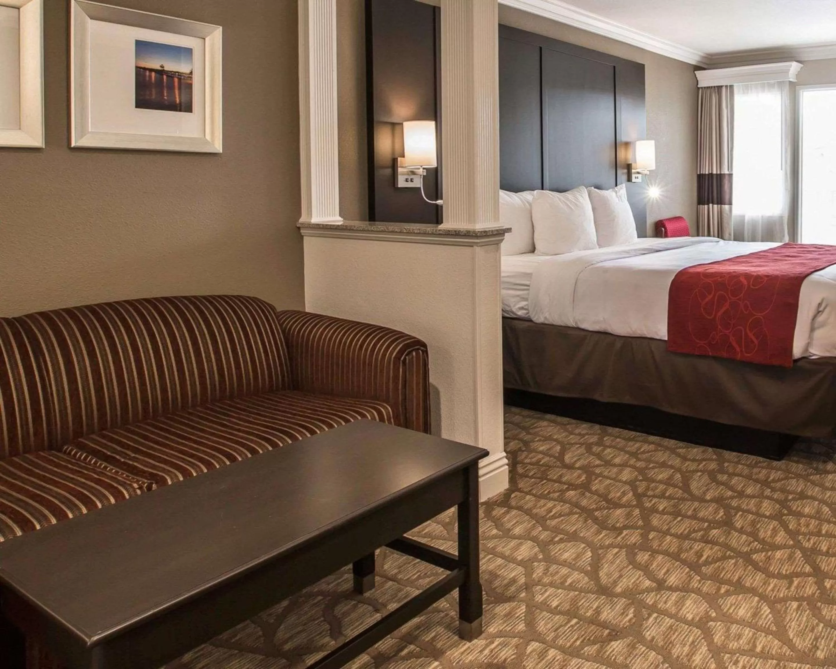 Photo of the whole room, Bed in Comfort Suites San Clemente Beach