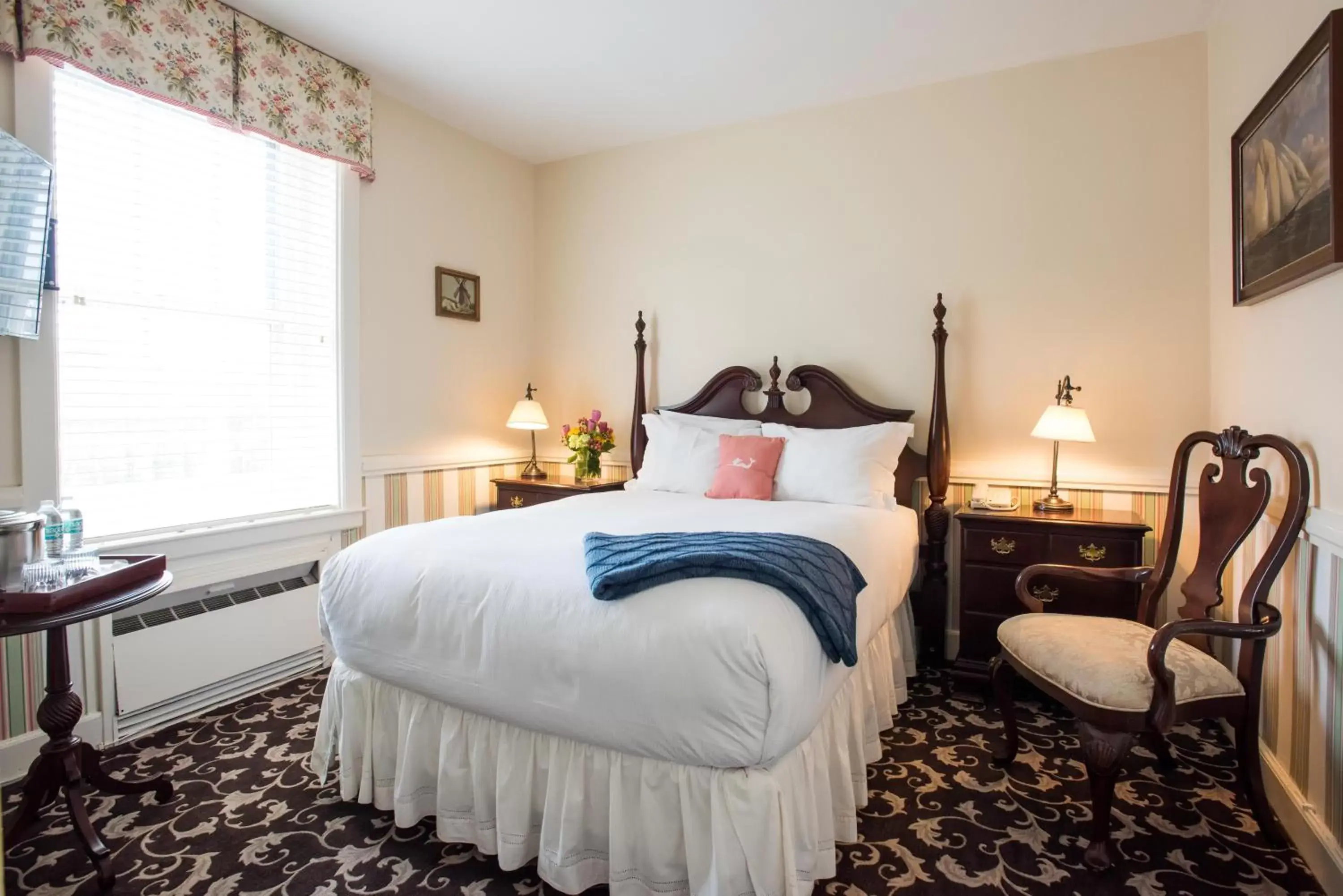 Bed in Jared Coffin House