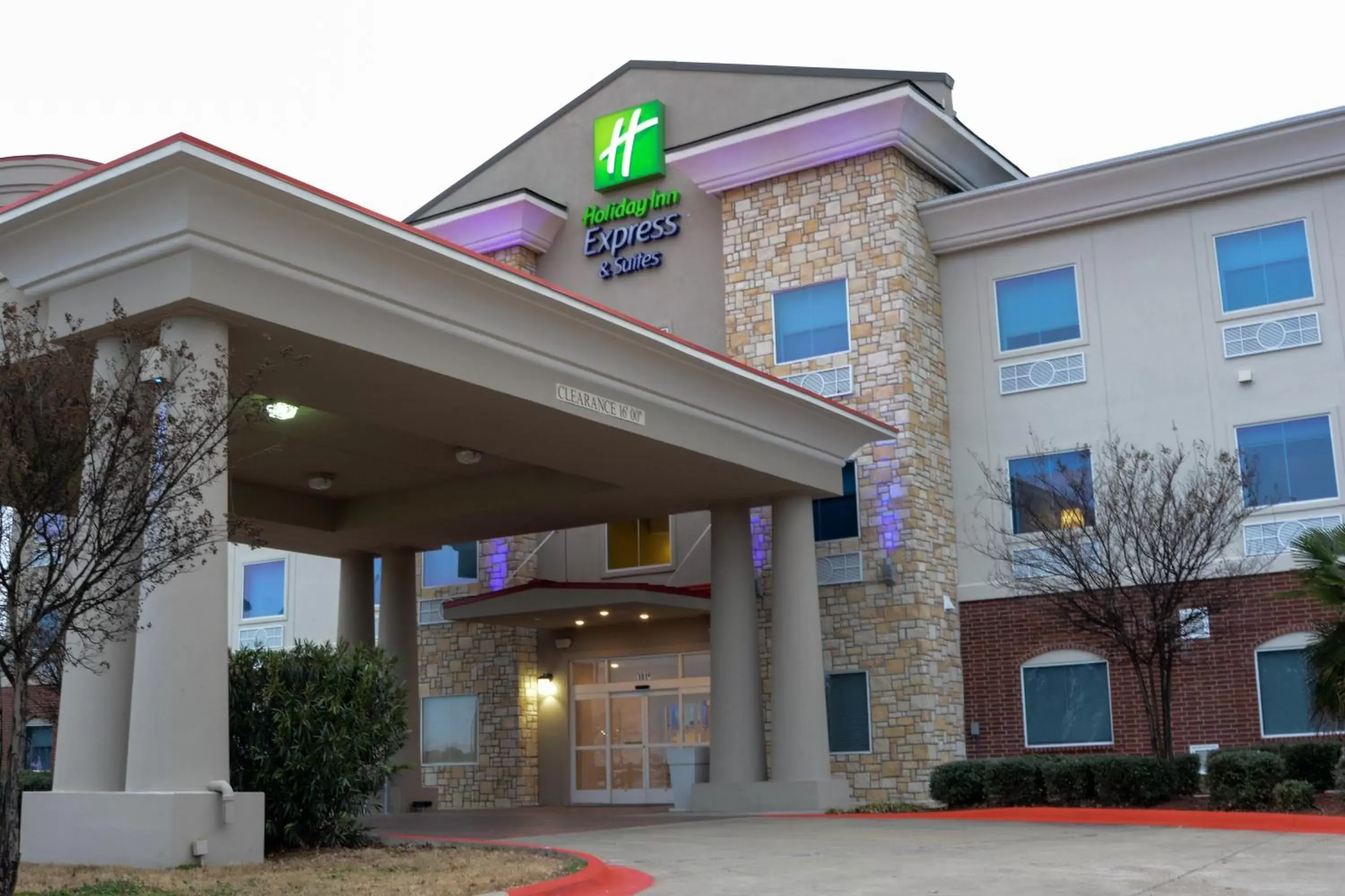 Property Building in Holiday Inn Express Hotel & Suites New Boston, an IHG Hotel