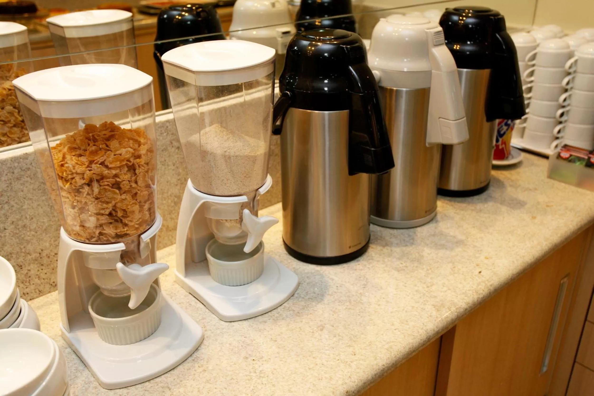 Food in Elegance Praia Hotel