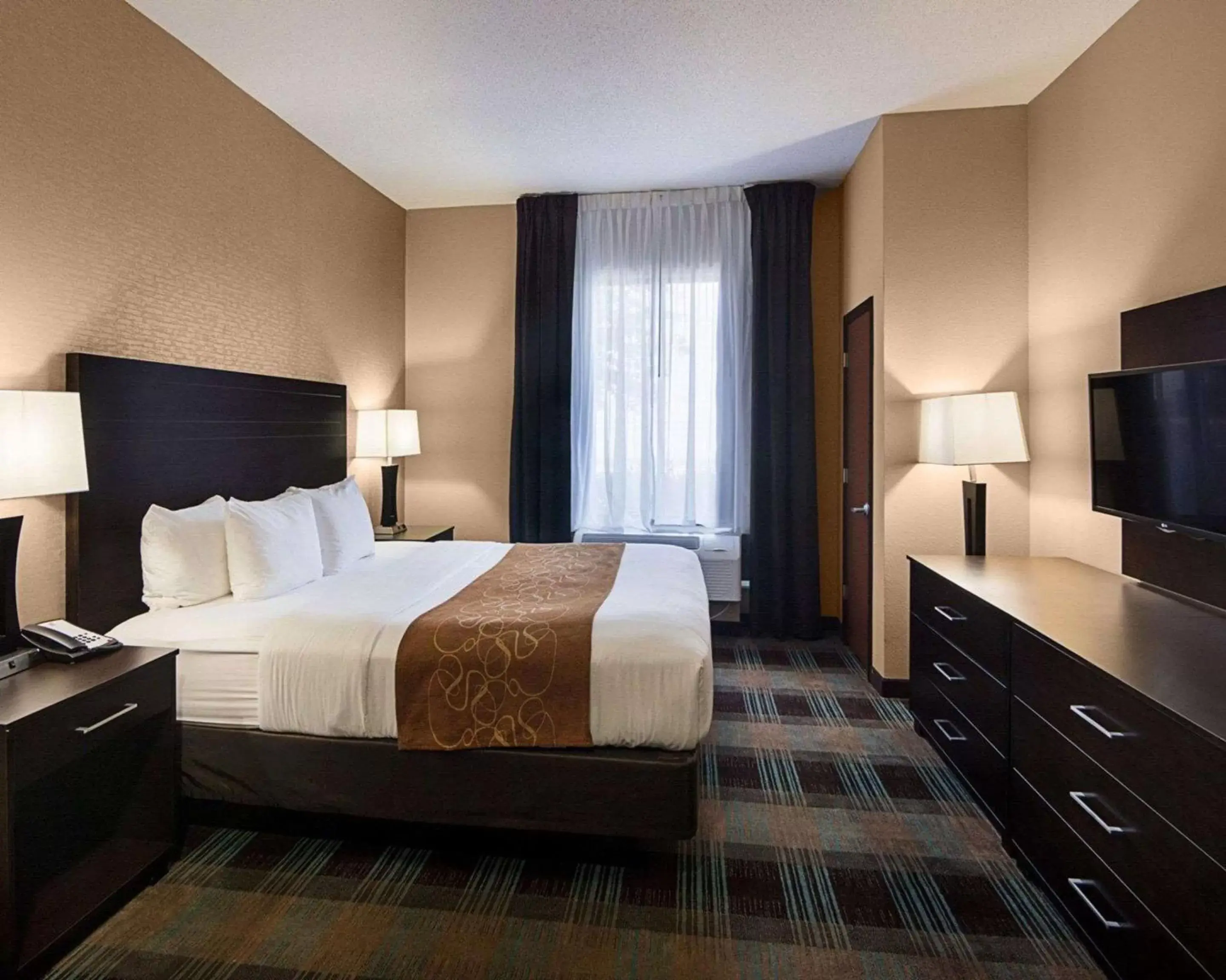 Photo of the whole room, Bed in Comfort Suites Houston West At Clay Road