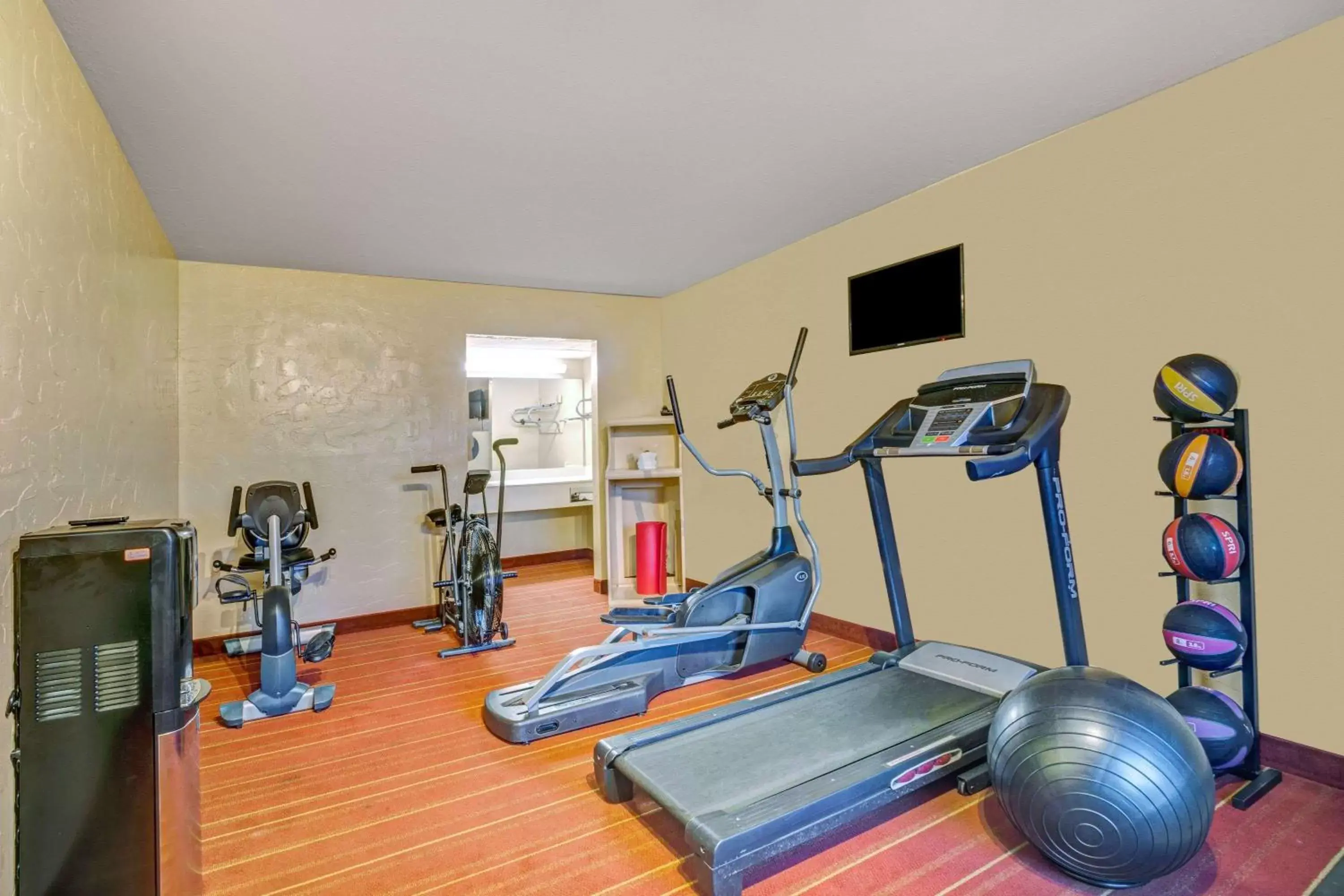 Activities, Fitness Center/Facilities in Days Inn by Wyndham Louisville Airport Fair and Expo Center