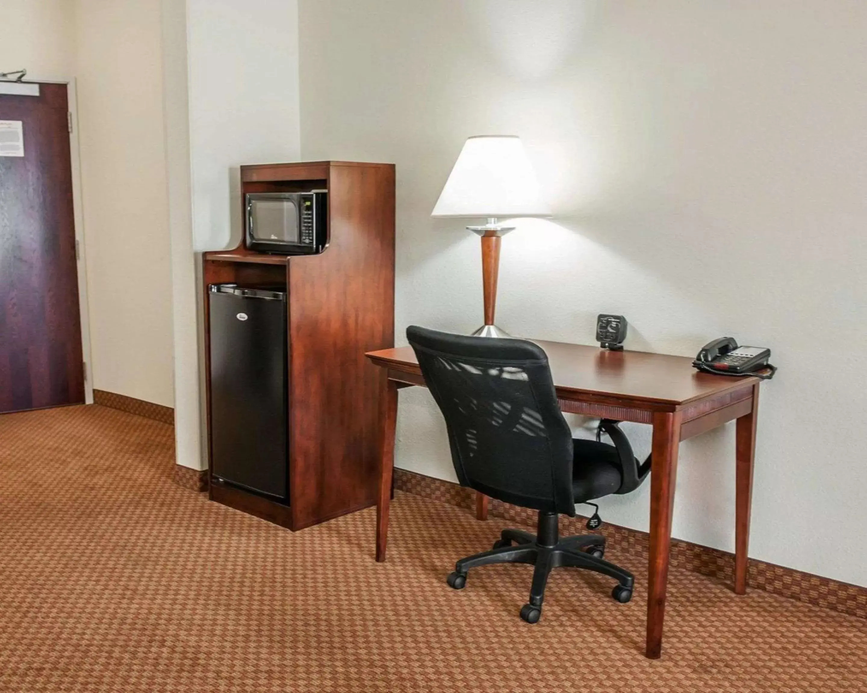 Photo of the whole room in Comfort Suites near Indianapolis Airport