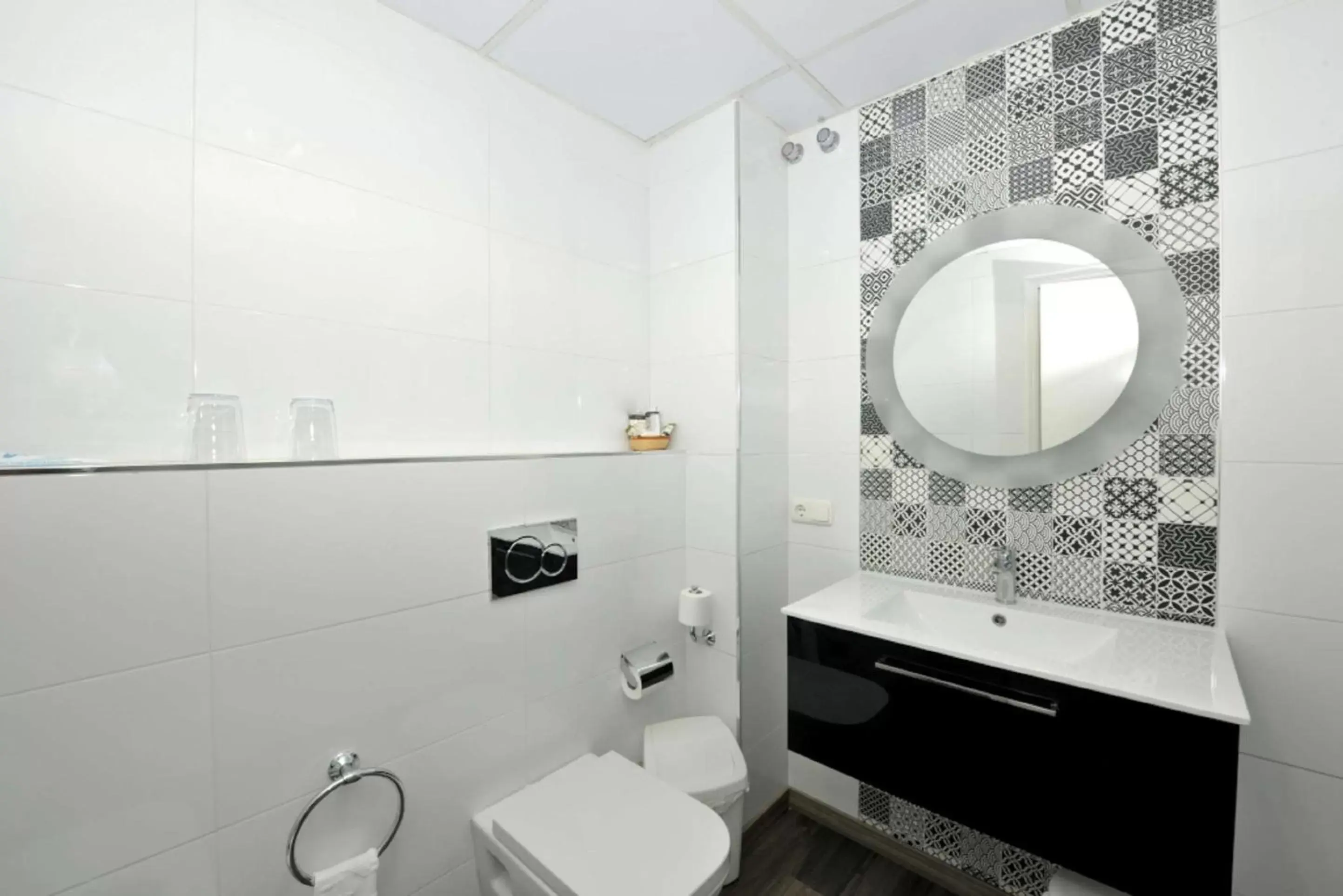 Photo of the whole room, Bathroom in Hotel Salobreña Suites