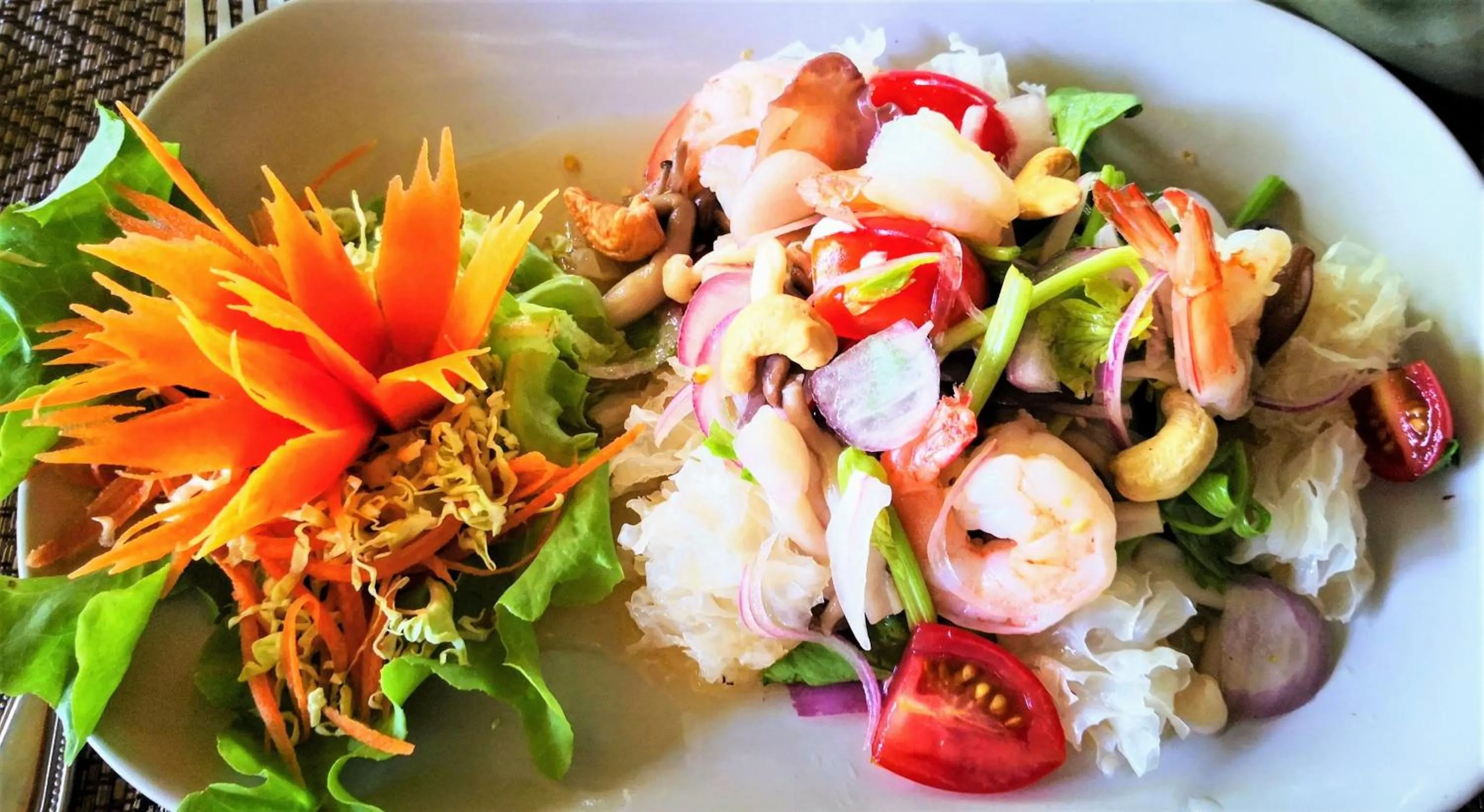 Food and drinks in Baan Sukreep Resort