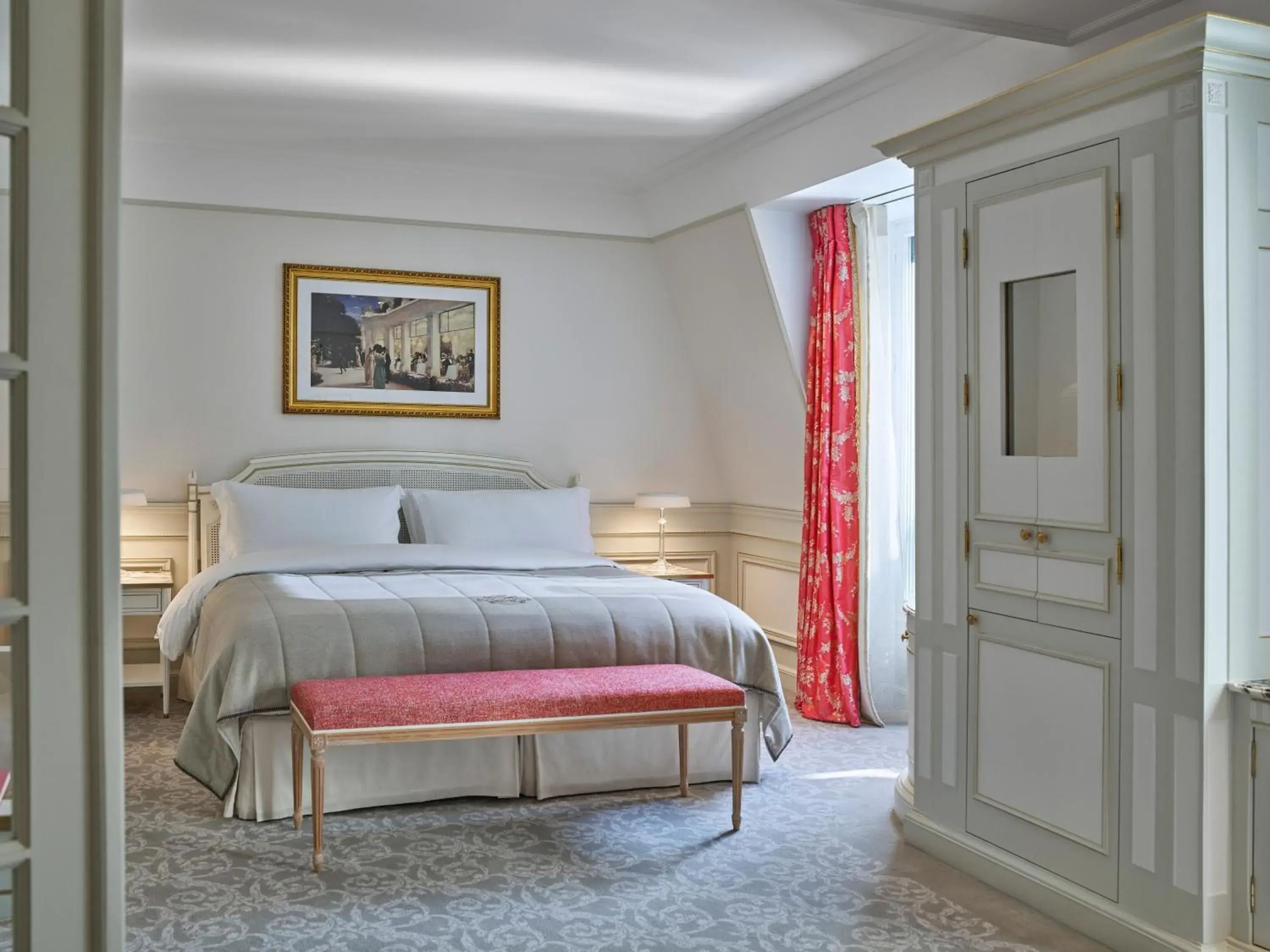 Bedroom in Le Meurice - Dorchester Collection