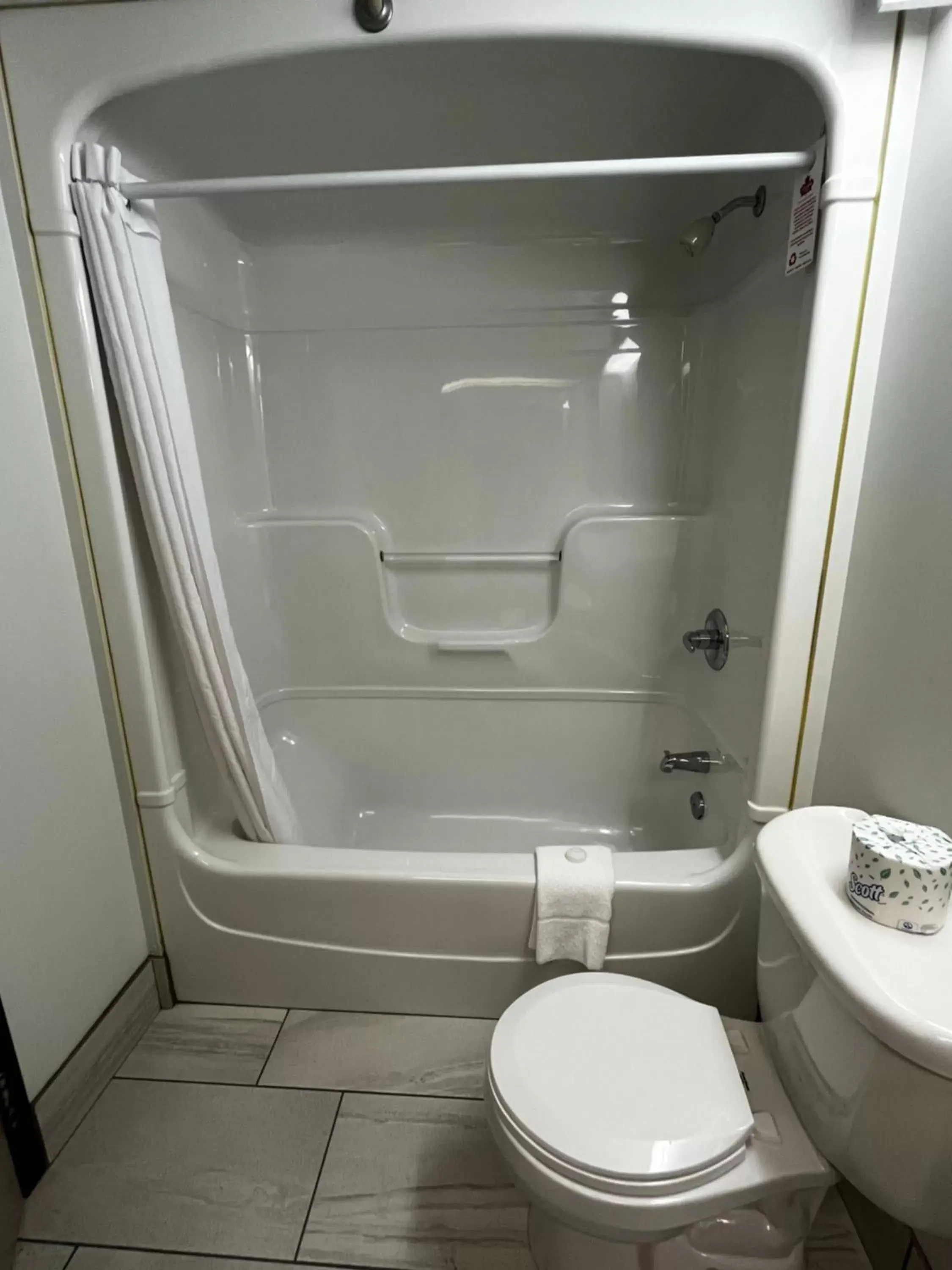 Shower, Bathroom in Canad Inns Destination Centre Brandon