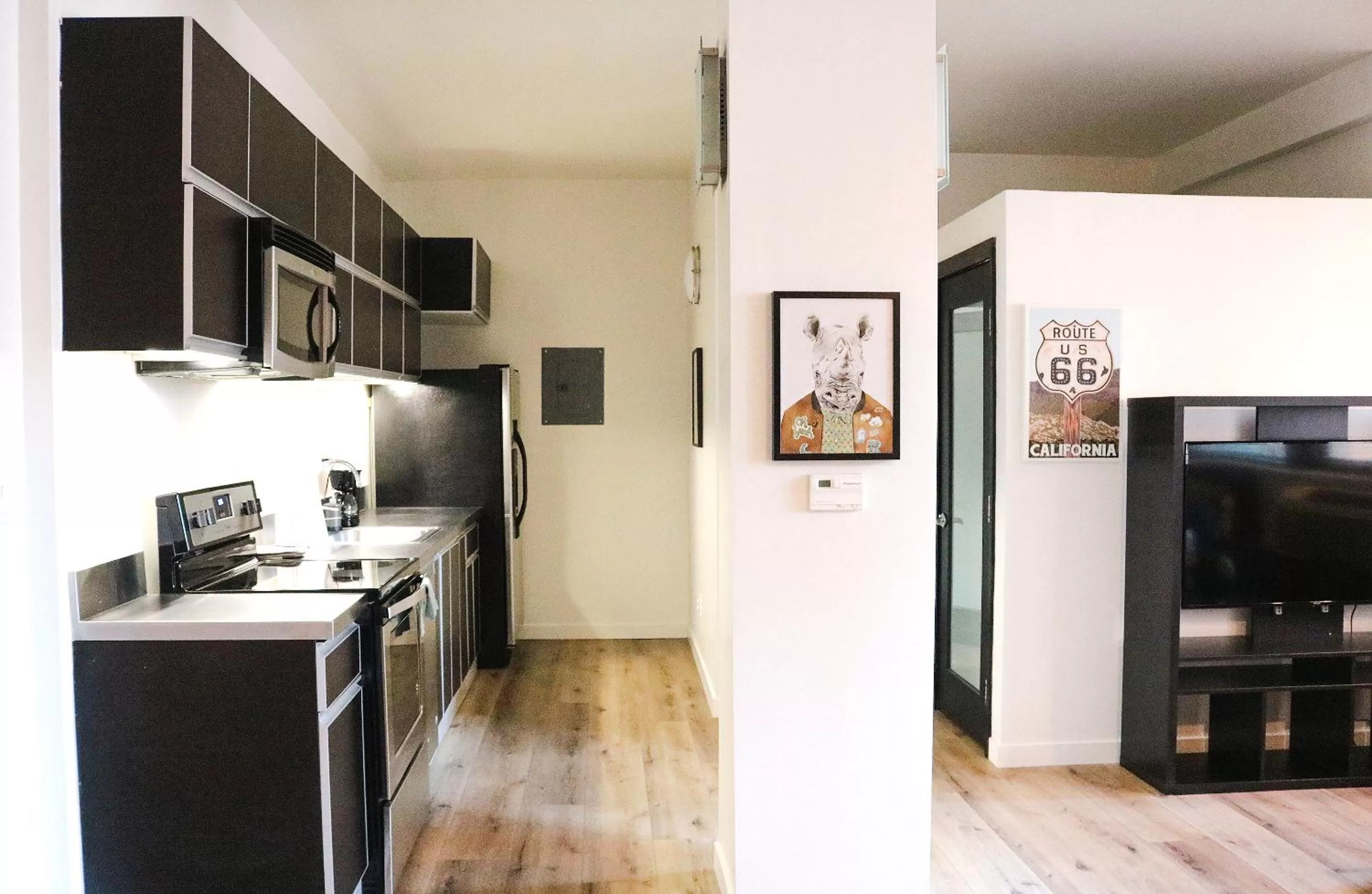 Kitchen or kitchenette, Kitchen/Kitchenette in The Haas Suites