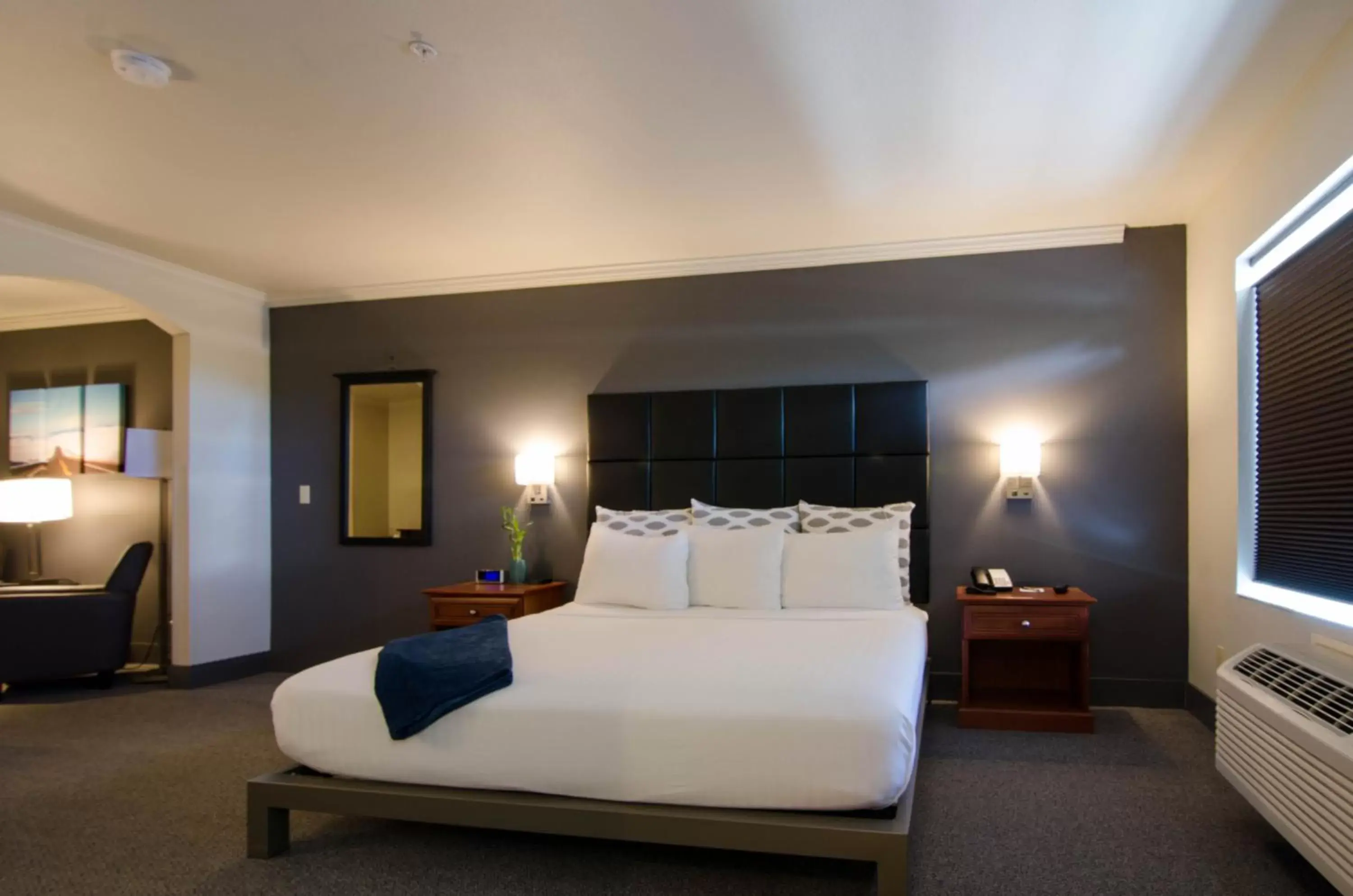 Bedroom, Bed in Wood River Inn & Suite