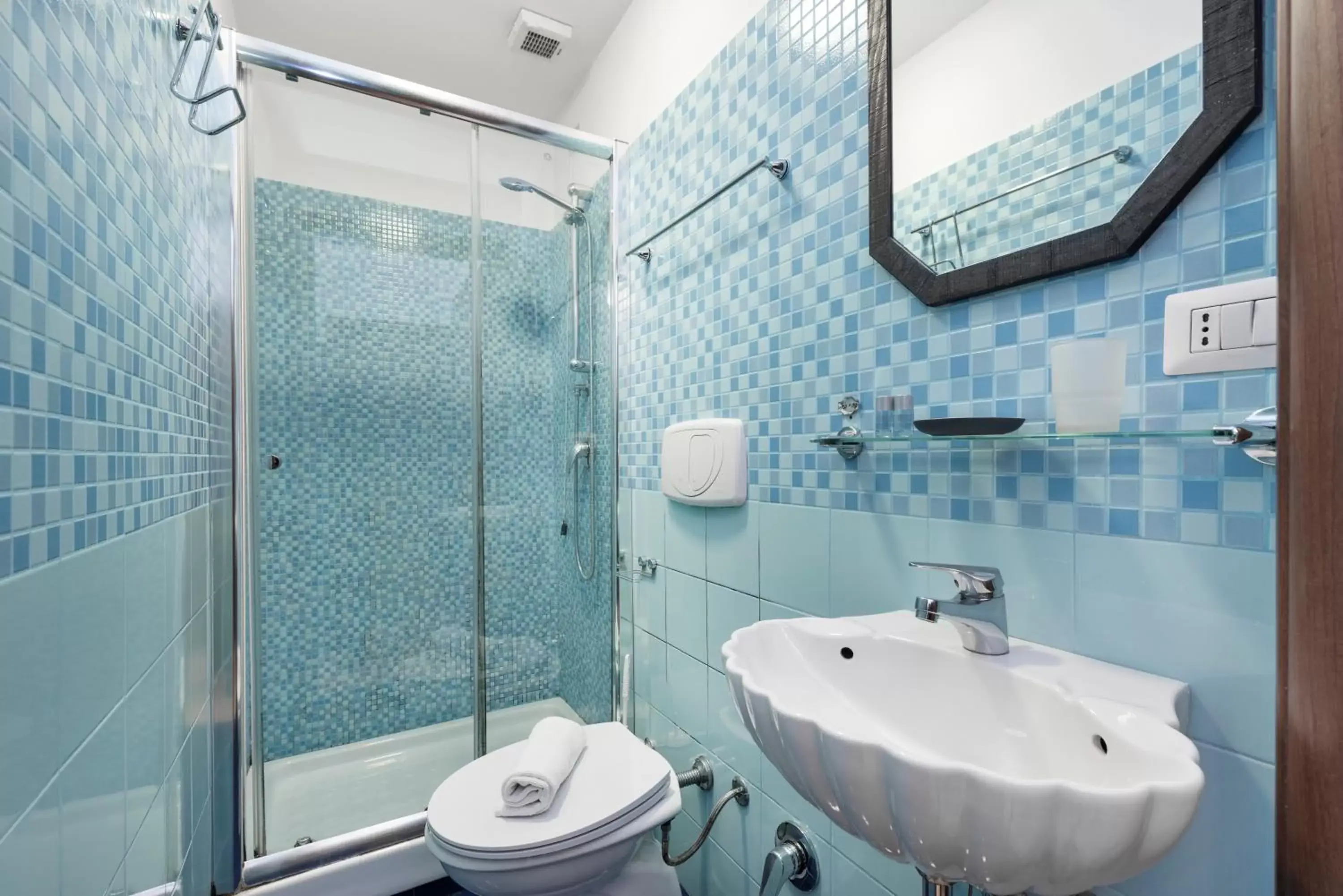 Shower, Bathroom in Locanda Sant'Anna