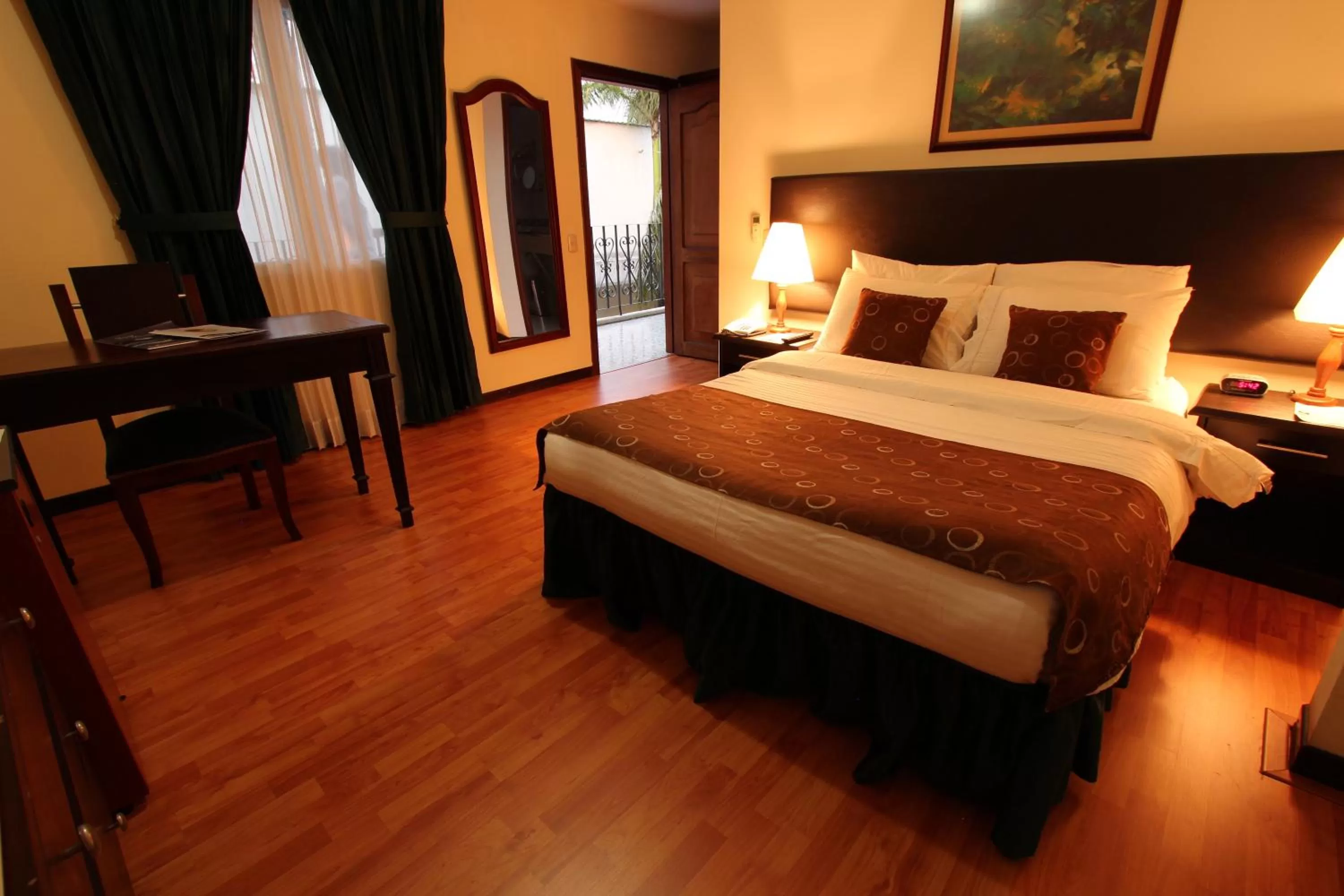 Photo of the whole room, Bed in Hotel San Fernando Real