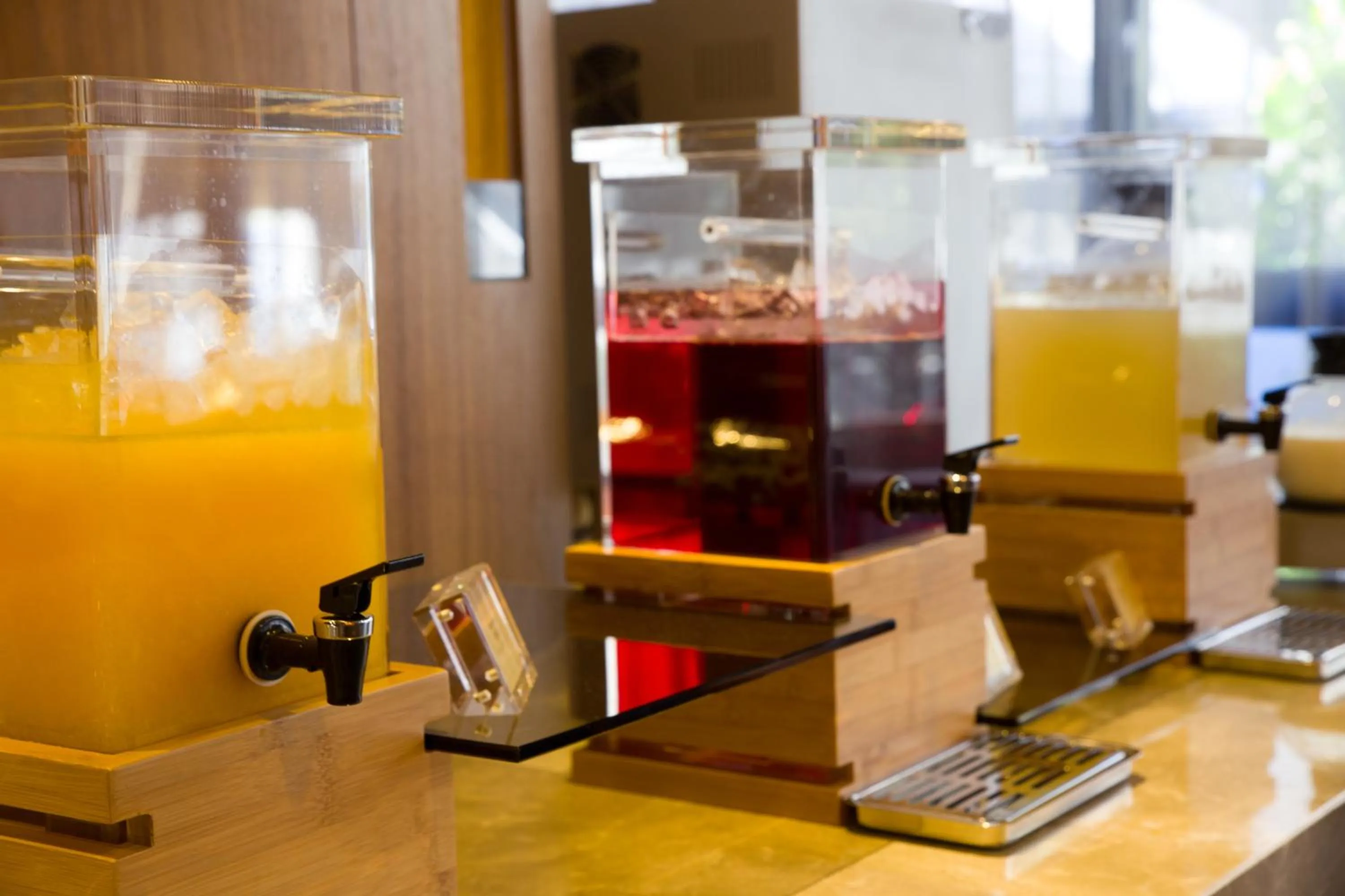 Restaurant/places to eat in Hotel In