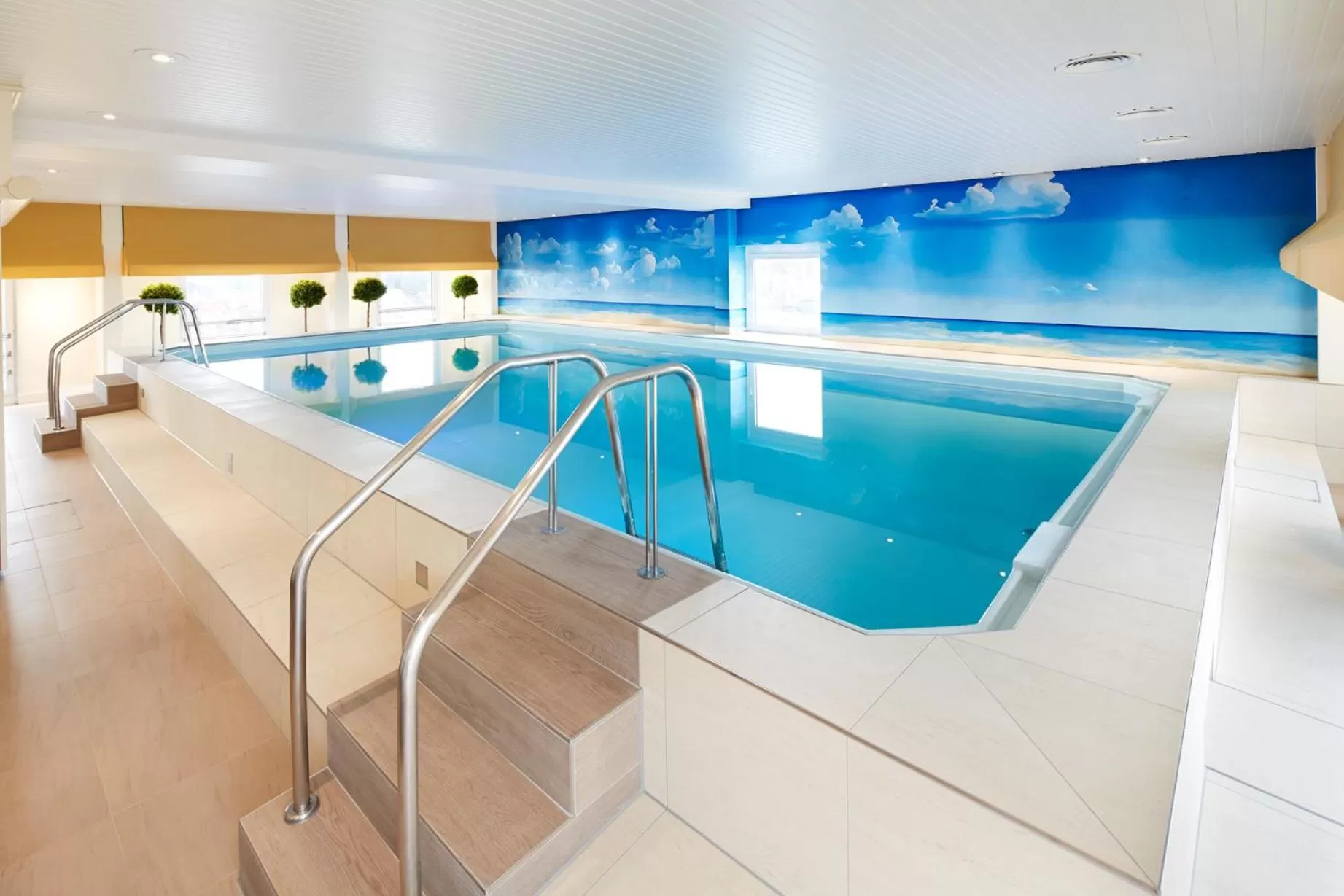 Swimming pool in Best Western Plus Arosa Hotel