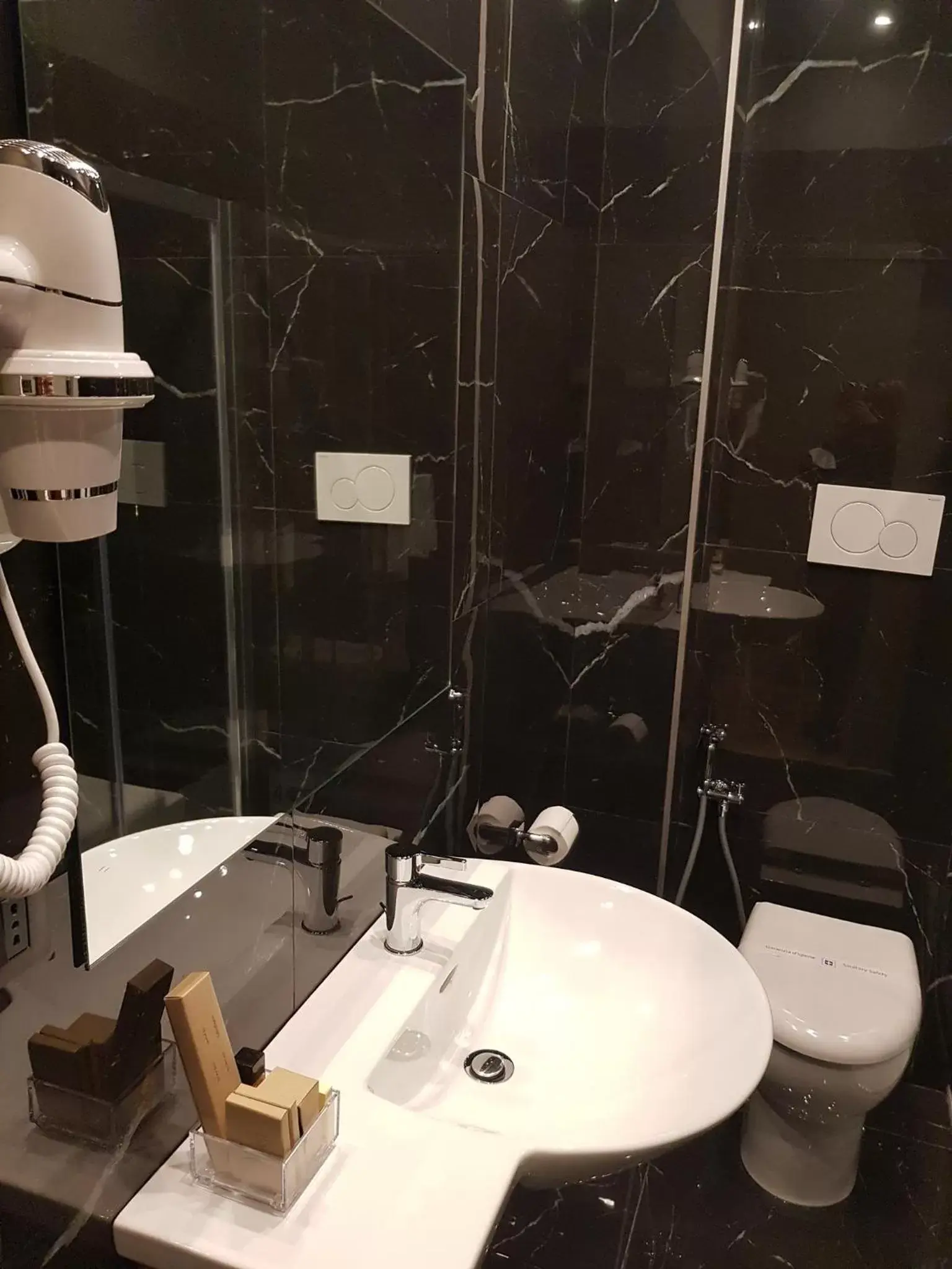 Bathroom in Hotel Europa Art Caserta