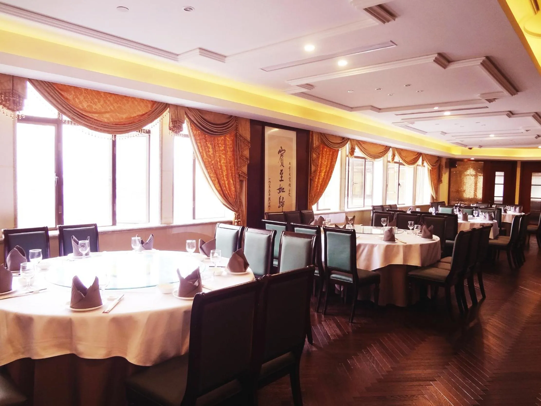 Restaurant/places to eat in Seventh Heaven Hotel