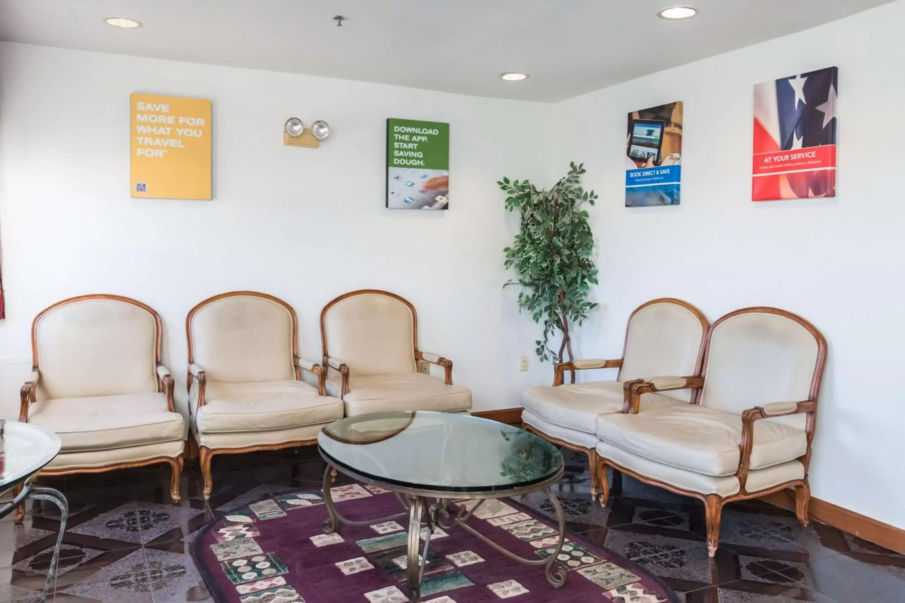 Lobby or reception, Seating Area in Motel 6-Fort Worth, TX - Burleson