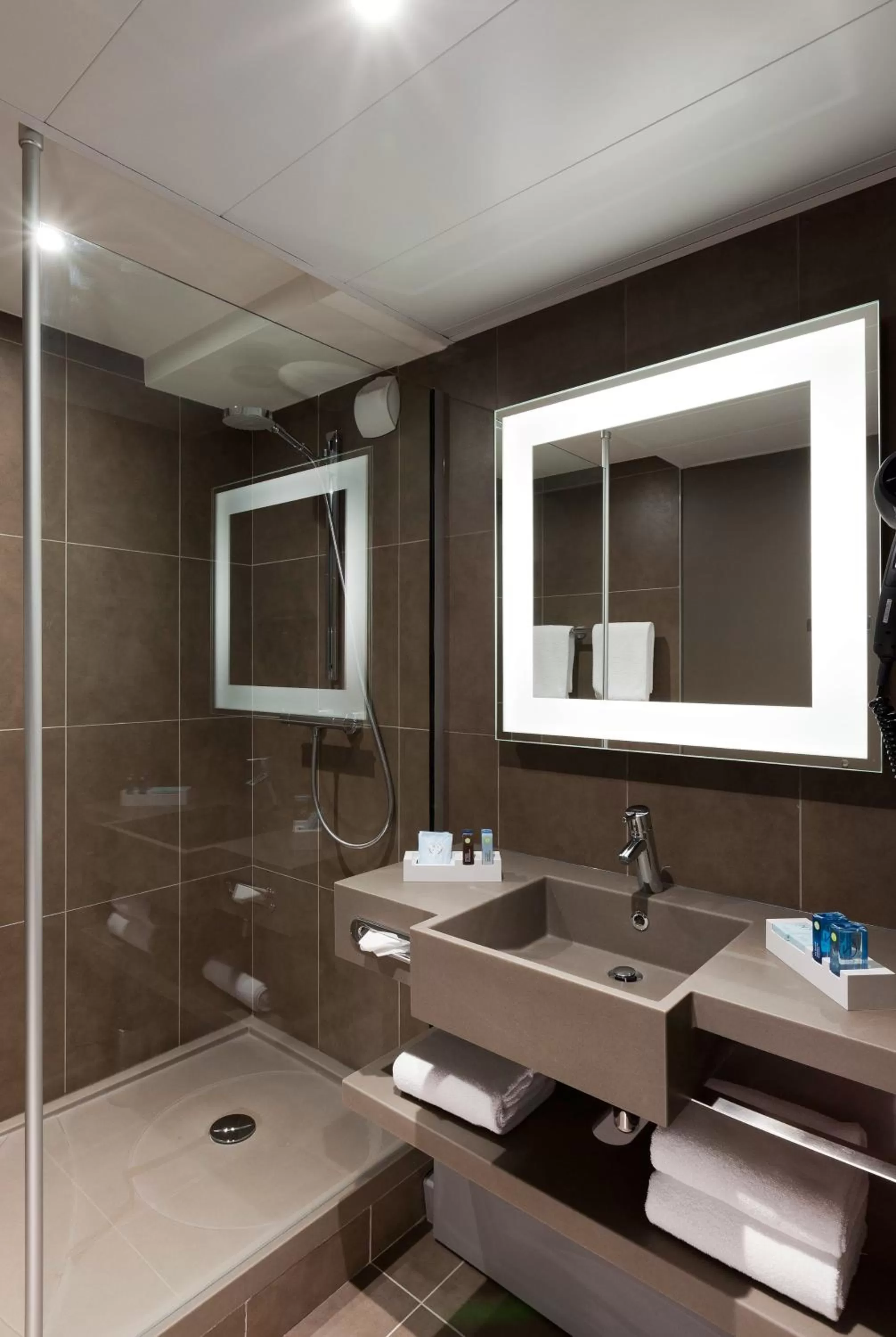 Bathroom in Novotel Senart Golf De Greenparc