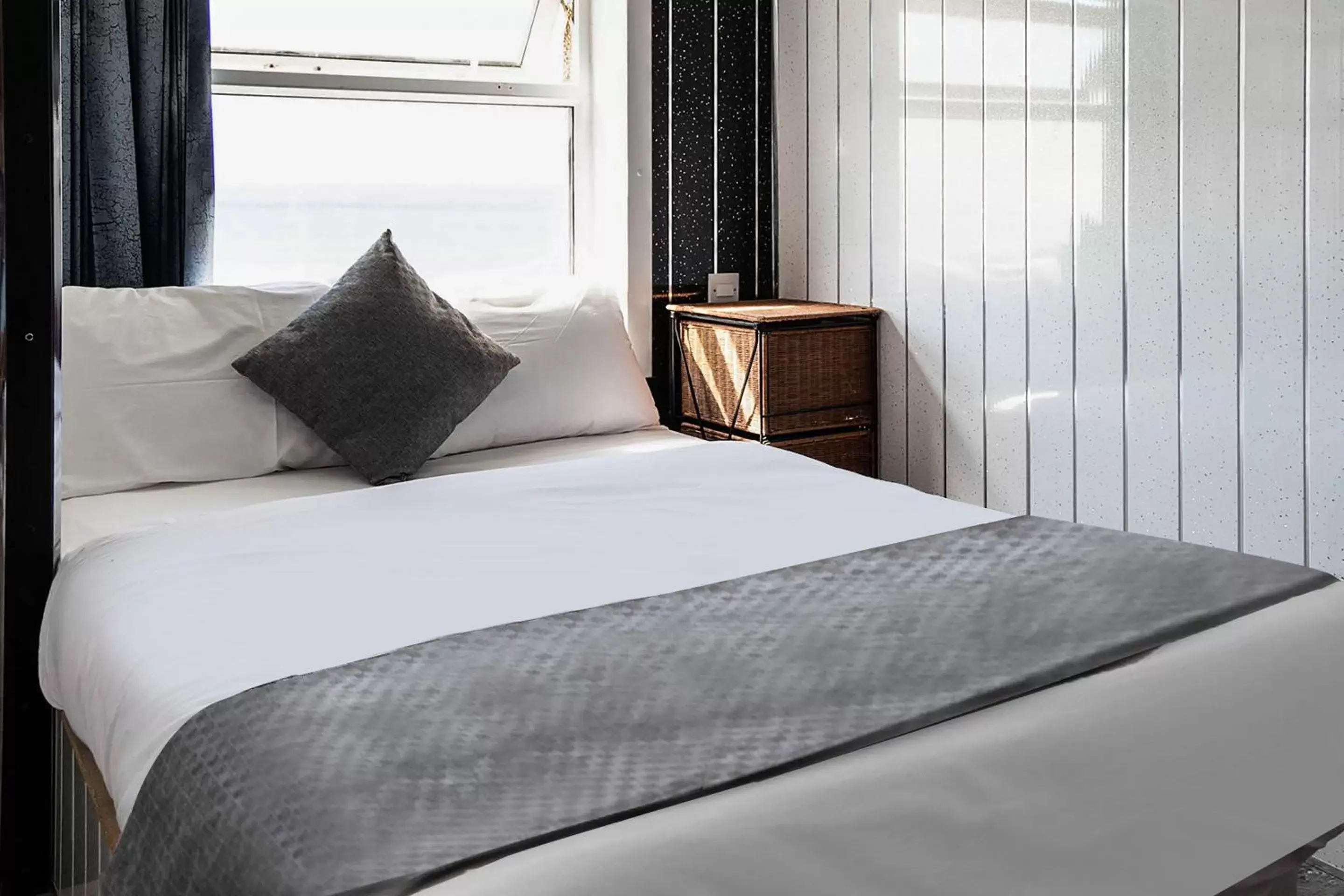 Bedroom, Bed in OYO Harlands Hotel