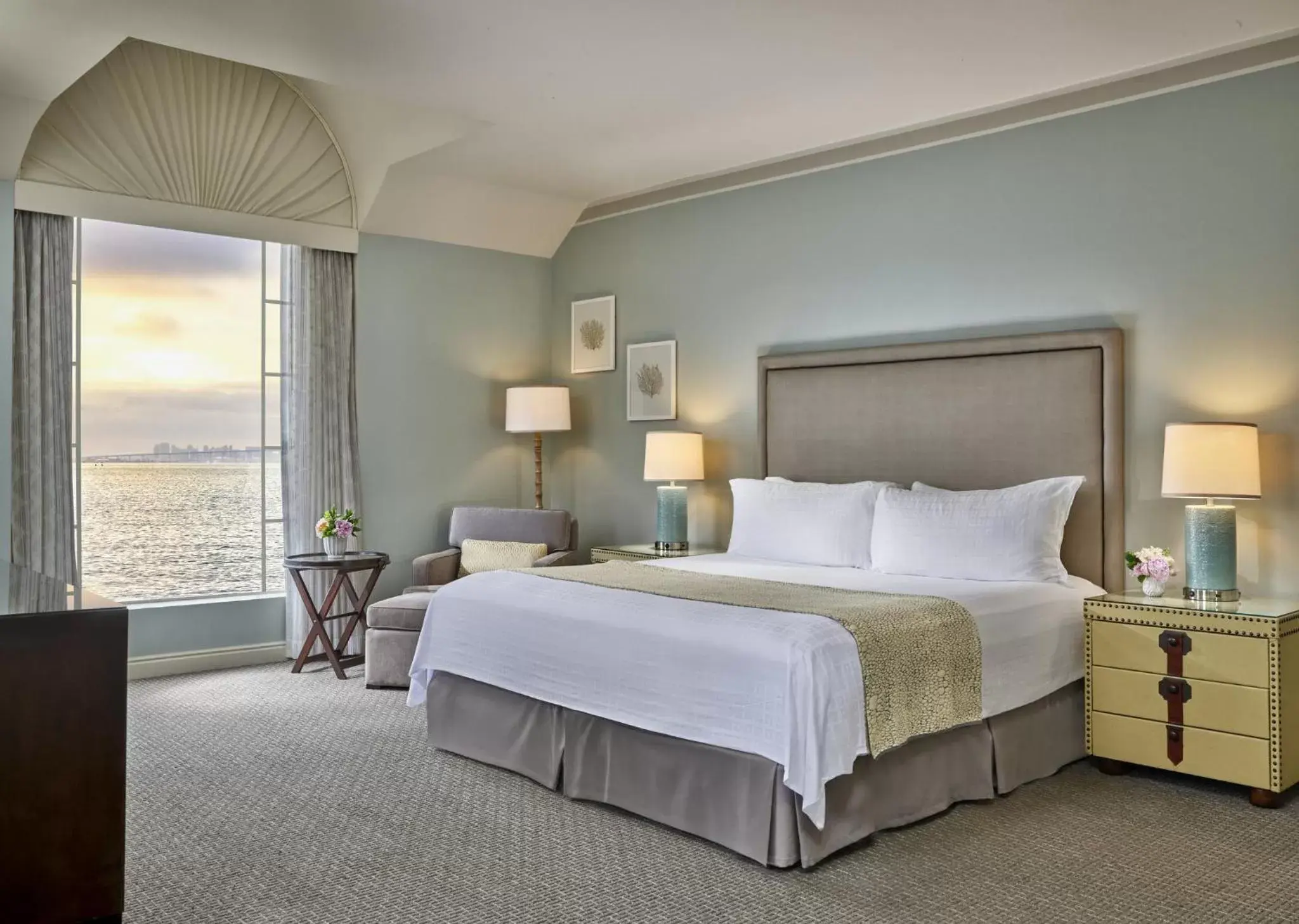 Photo of the whole room, Bed in Loews Coronado Bay Resort