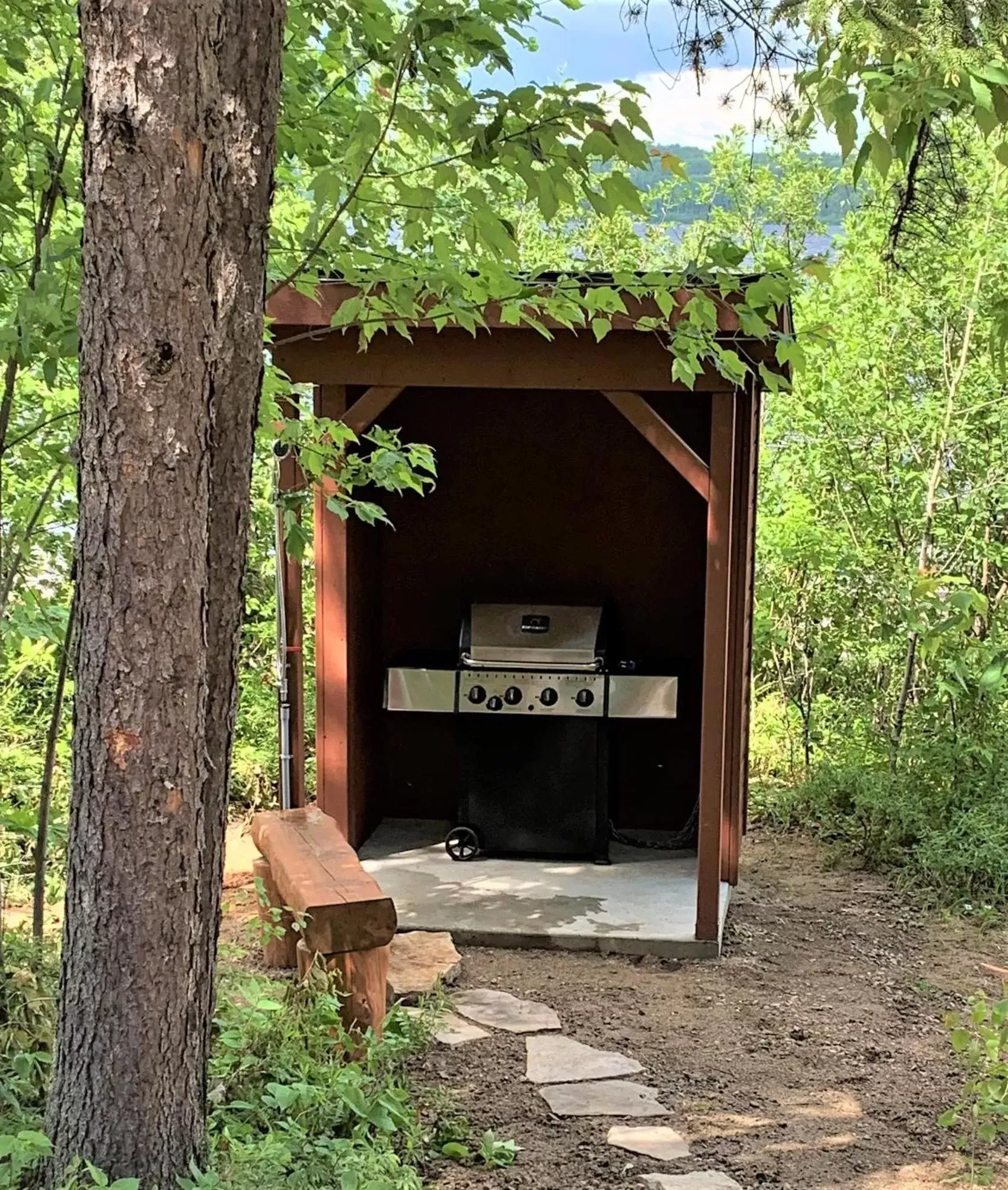 BBQ Facilities in Les Condos Du Lac Taureau- Rooms & Condos