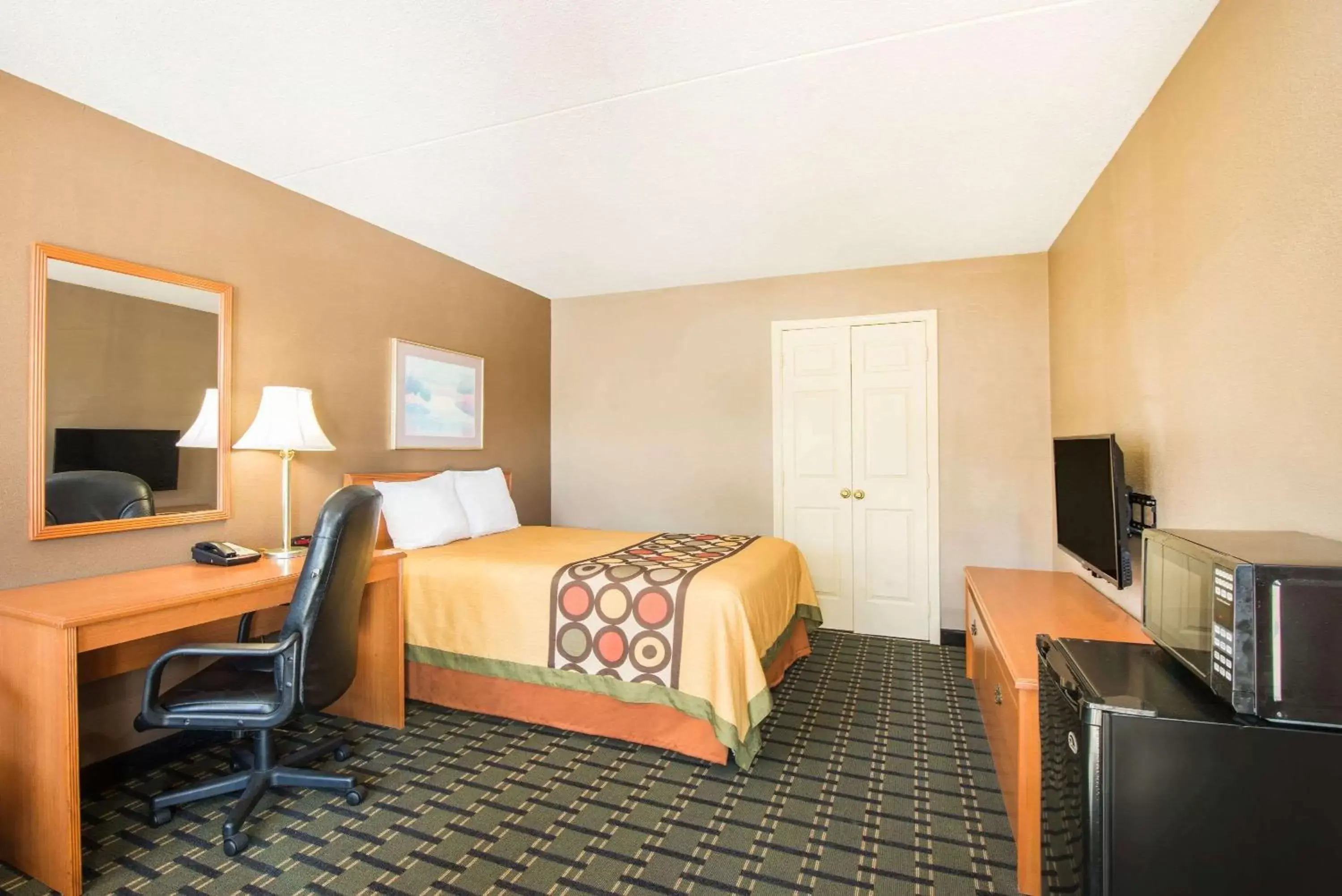 Photo of the whole room in Super 8 by Wyndham Marysville