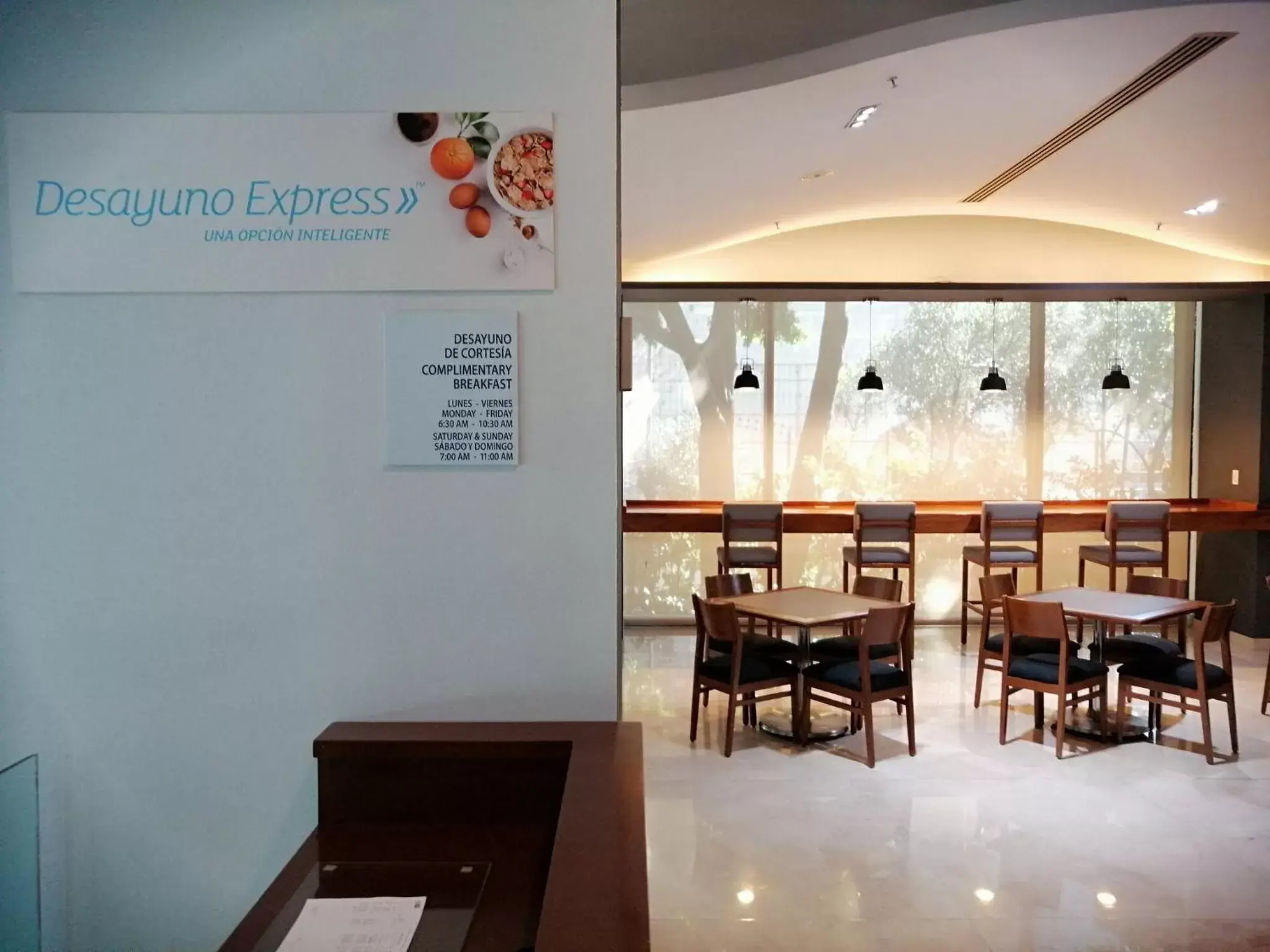 Breakfast in Holiday Inn Express Mexico Reforma, an IHG Hotel