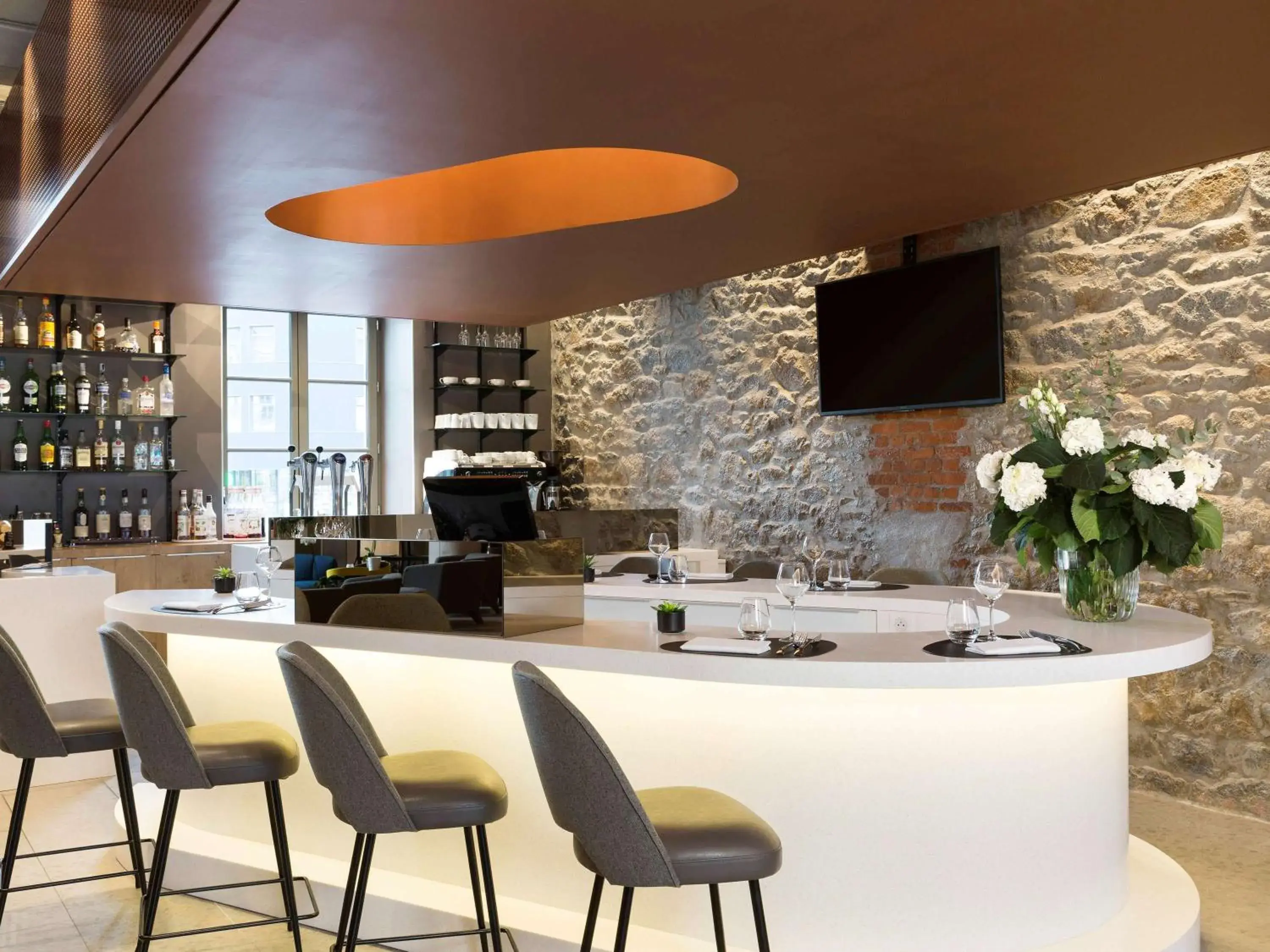 Lounge or bar in Novotel Saint Brieuc Centre Gare